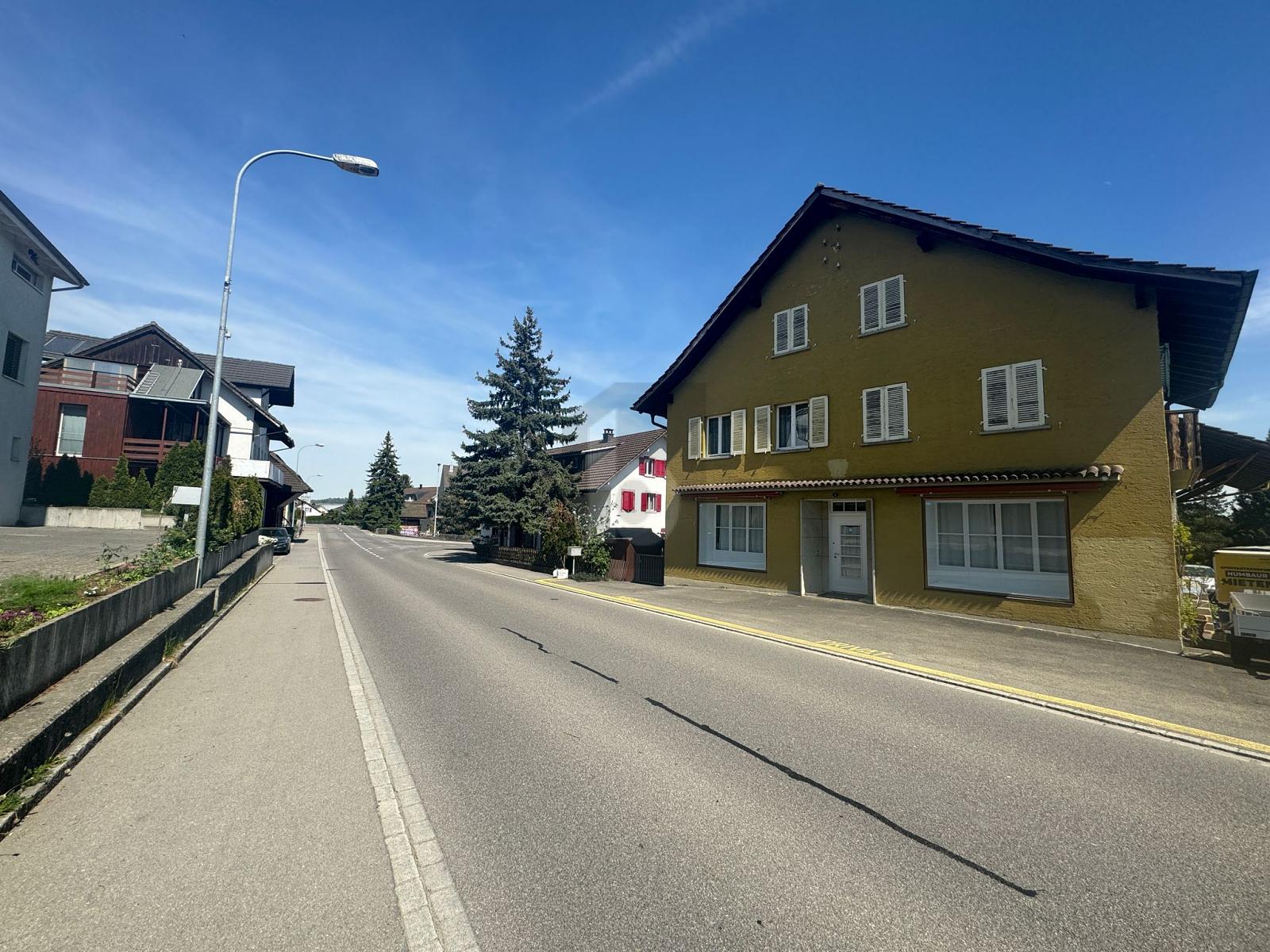 HELL MIT GROSSEN SCHAUFENSTER - 3