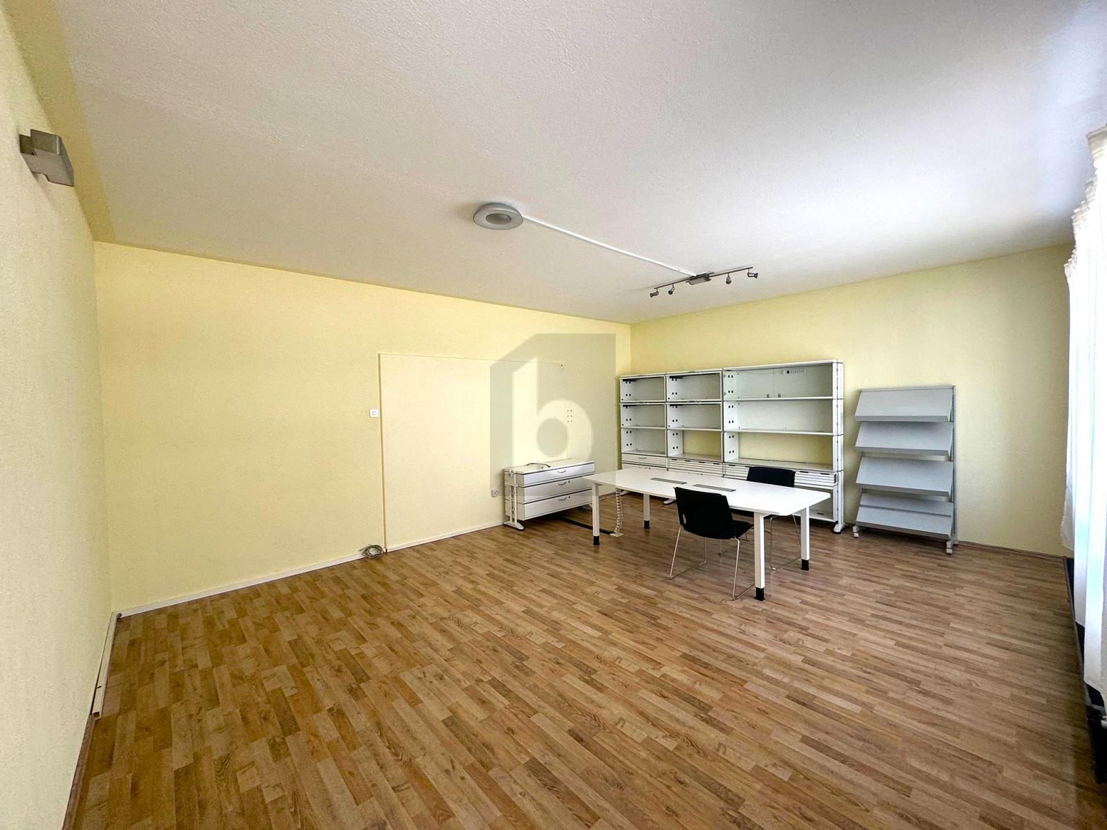 HELL MIT GROSSEN SCHAUFENSTER - 4