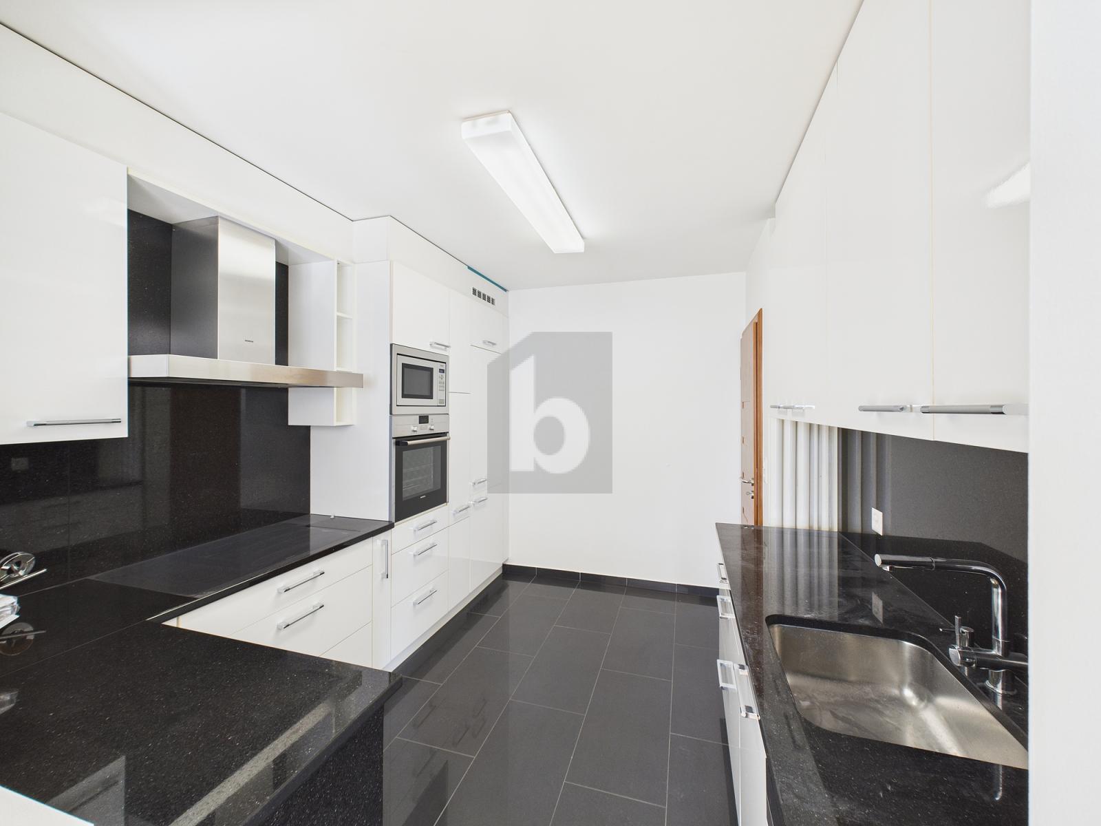 HELL UND GERÄUMIG MIT VIEL PLATZ ZUM LEBEN - 2