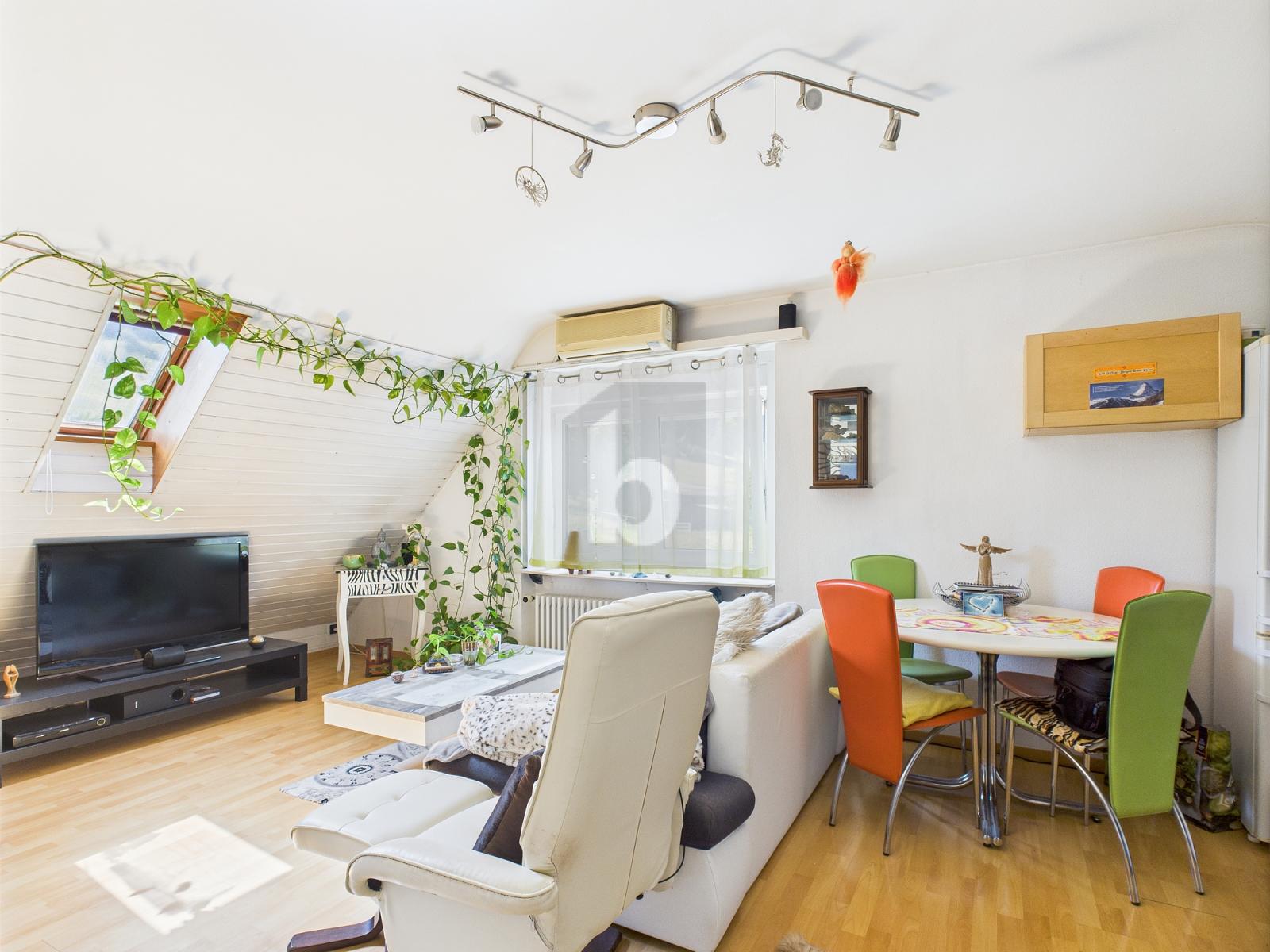 CHARMANT KLEIN UND HELL - 0