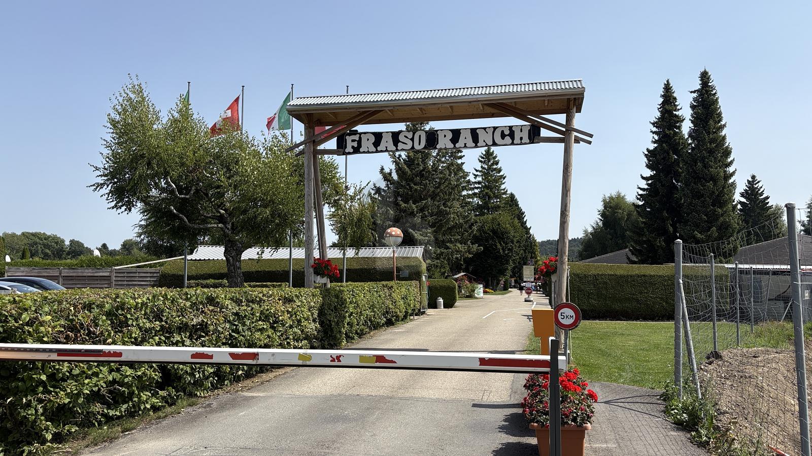 DANS UN ENDROIT CALME ET PAISIBLE - 1