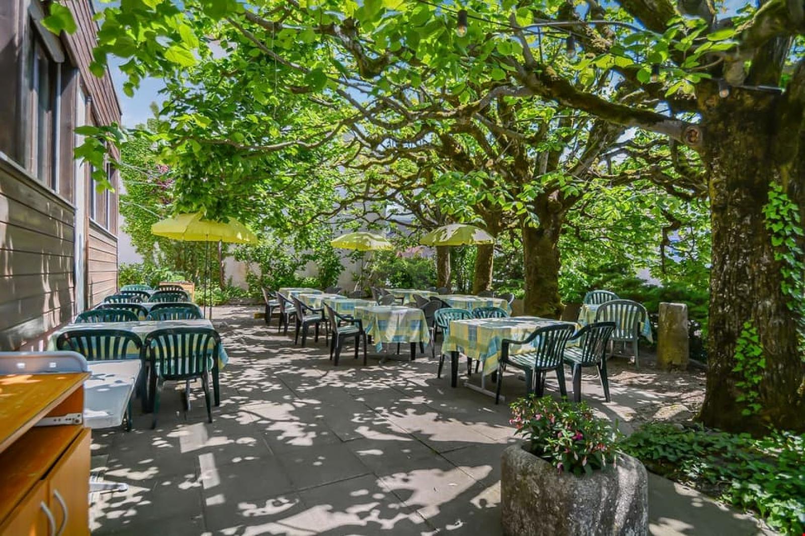 OPPORTUNITÉ RARE DANS UN VILLAGE DYNAMIQUE - 0