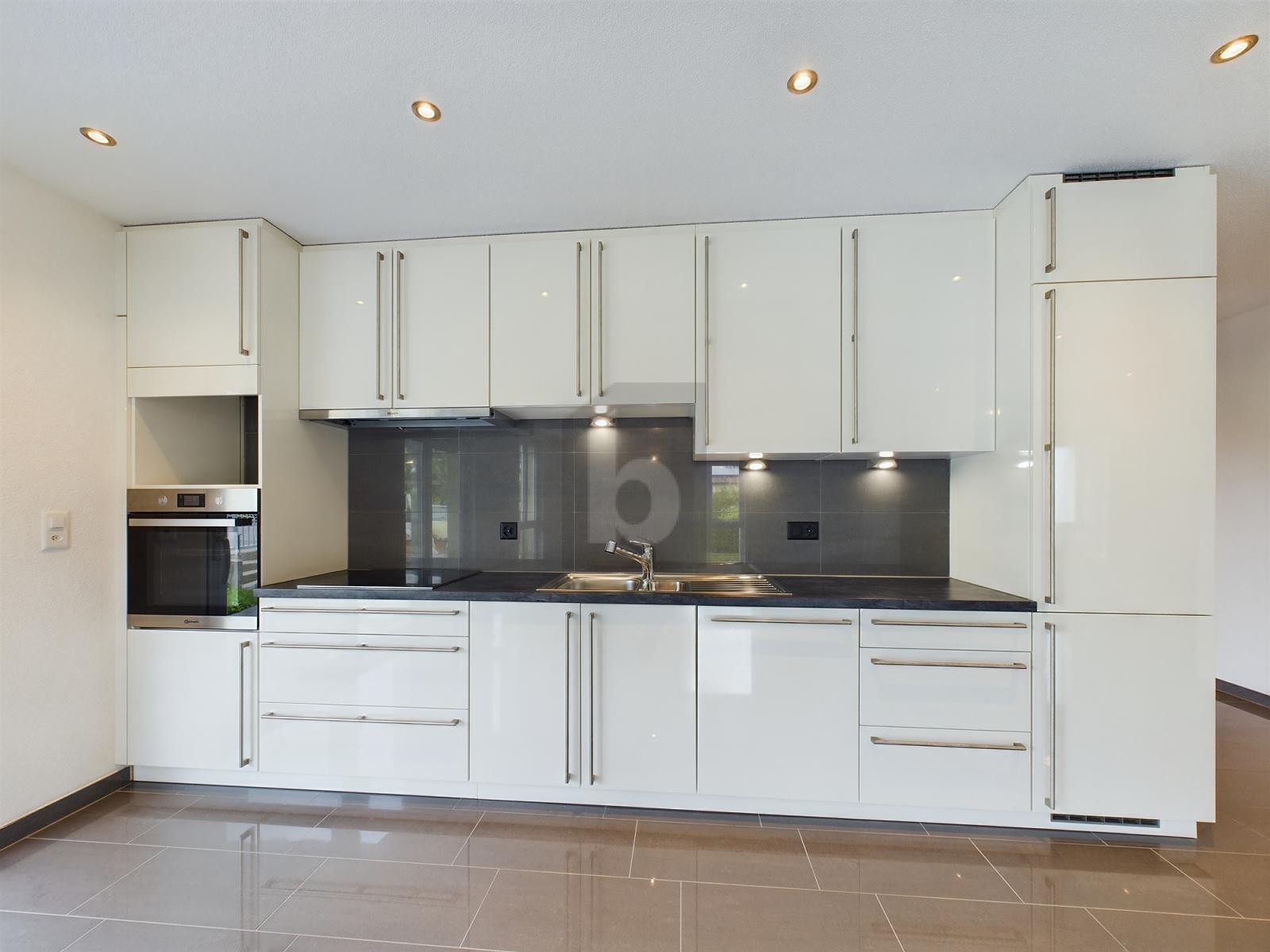 HELLER OFFENER WOHNBEREICH - 2