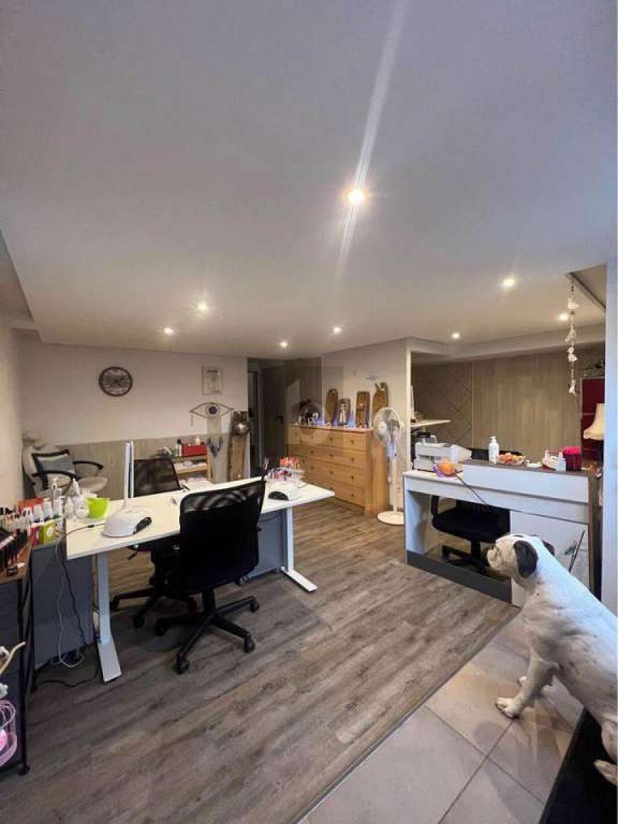 MITTEN IM DORF, VIEL PLATZ UND POTENZIAL - 1