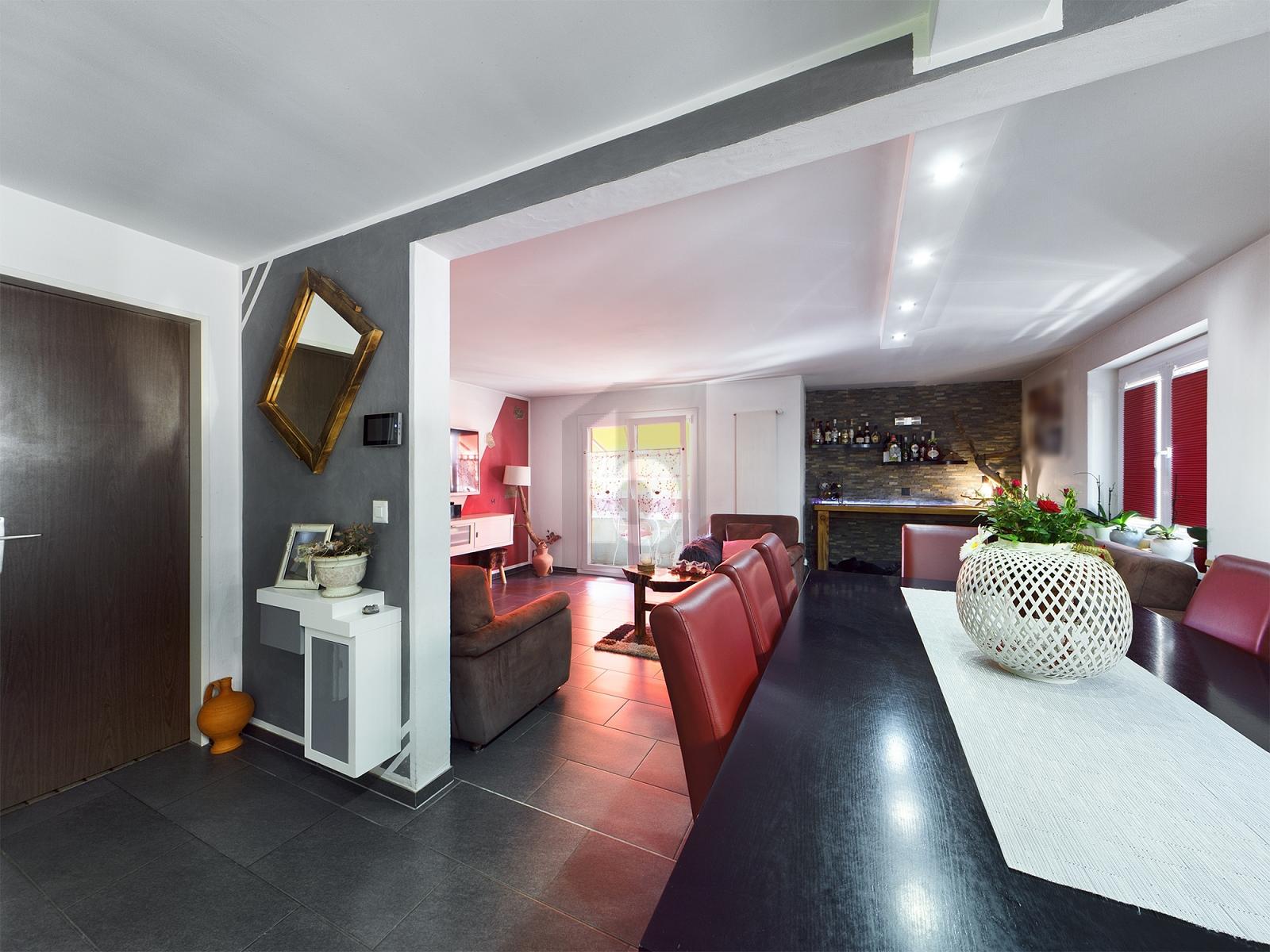 MITTEN IM DORF, VIEL PLATZ UND POTENZIAL - 3