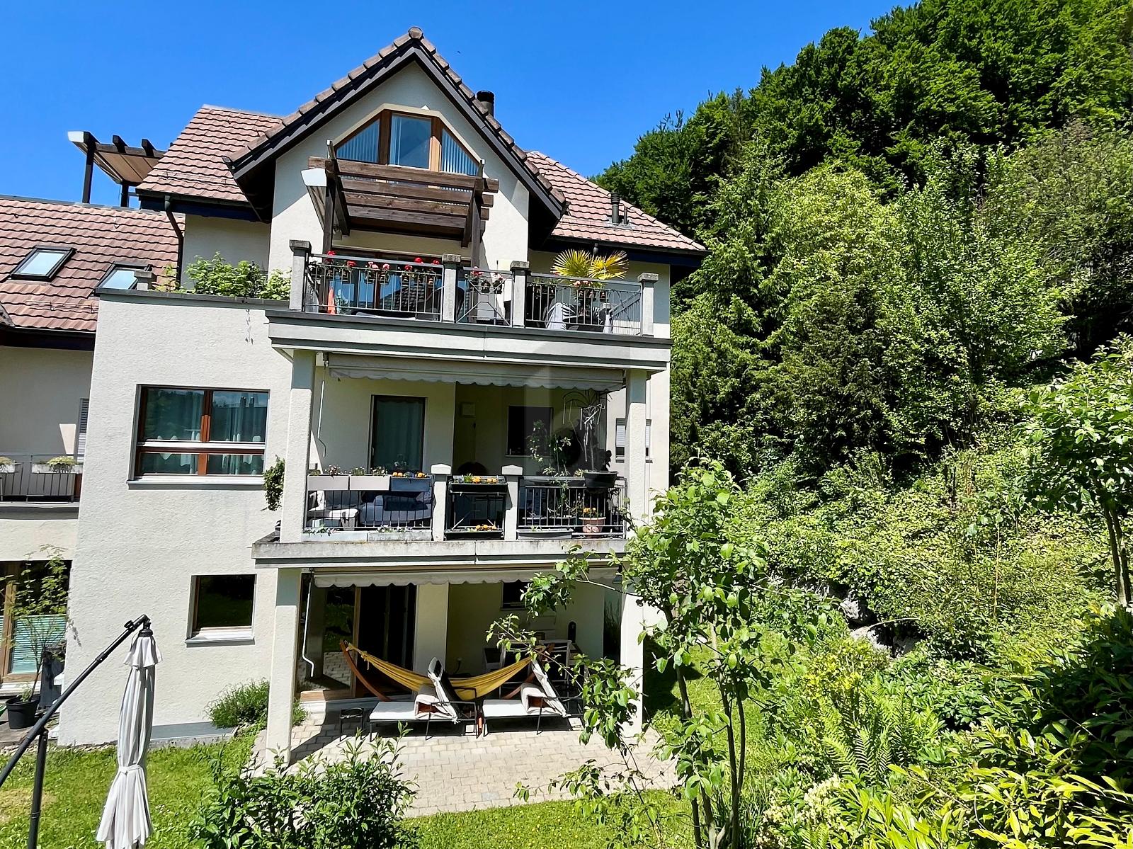 MIT SONNIGEM GARTEN IM ALLEINIGEN NUTZUNGSRECHT - 0