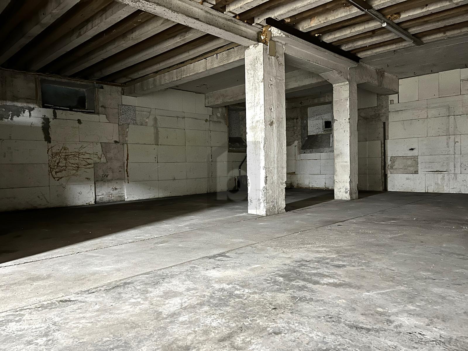 LAGERFLÄCHE MIT VIELEN NUTZUNGSMÖGLICHKEITEN - 3