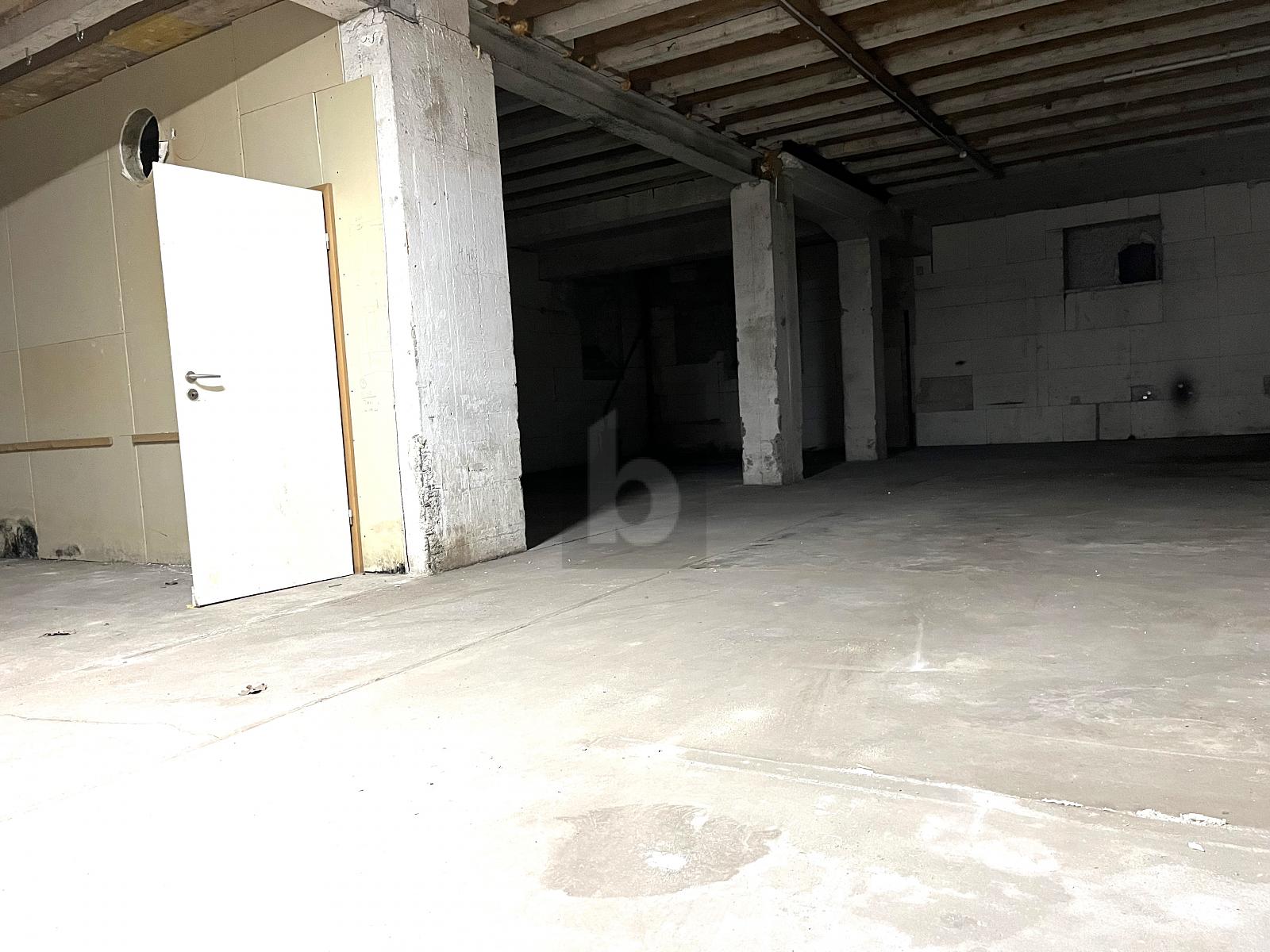 LAGERFLÄCHE MIT VIELEN NUTZUNGSMÖGLICHKEITEN - 4