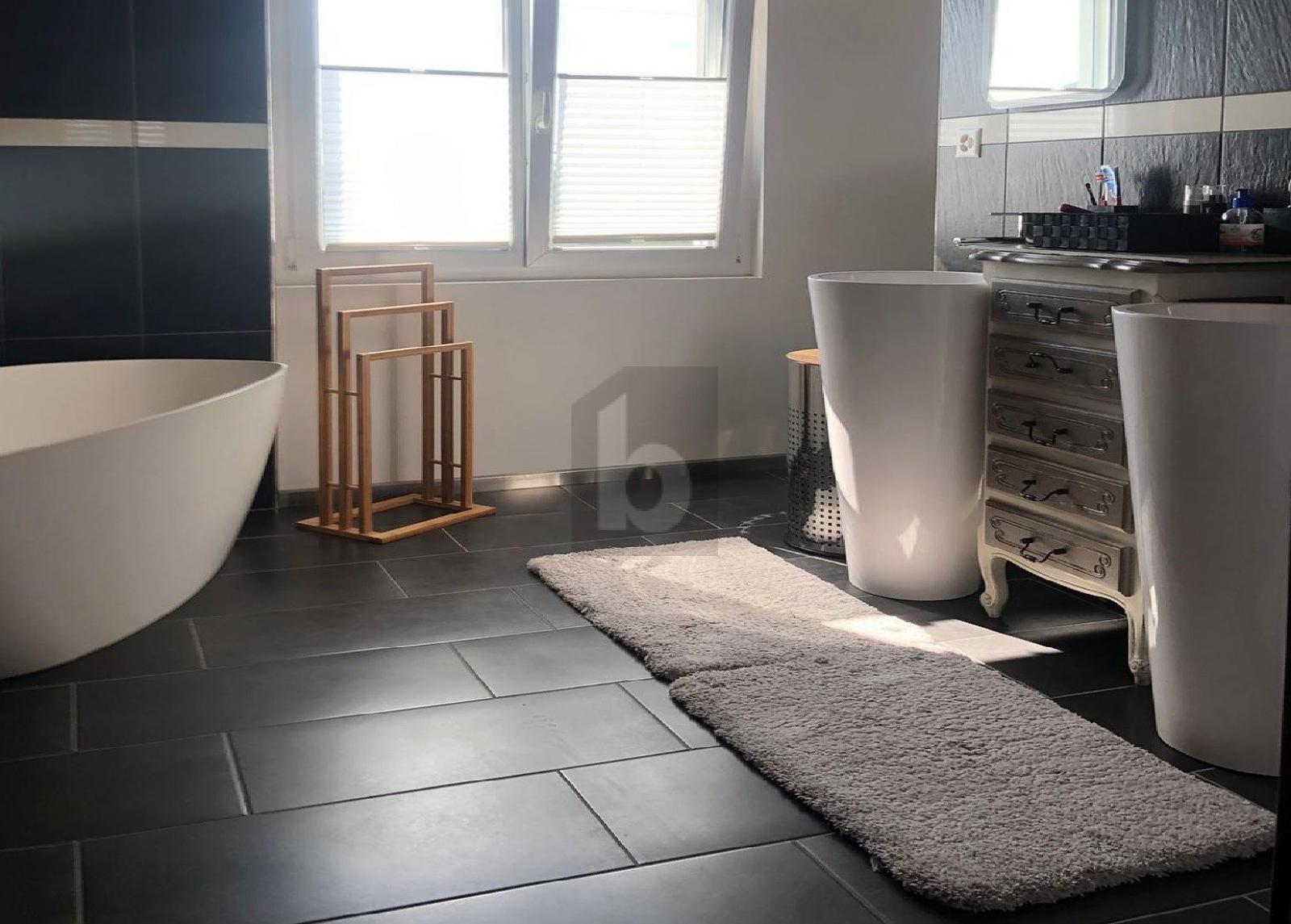 CHALEUREUSE, DANS UN QUARTIER TRANQUILLE - 3