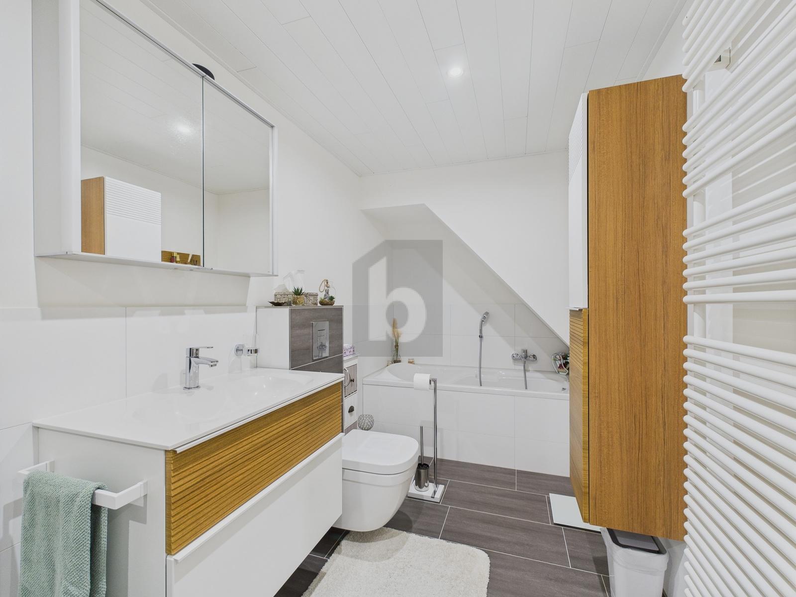 TOP-RENOVIERTES BIJOU IN HISTORISCHEM STÄDTLI - 3