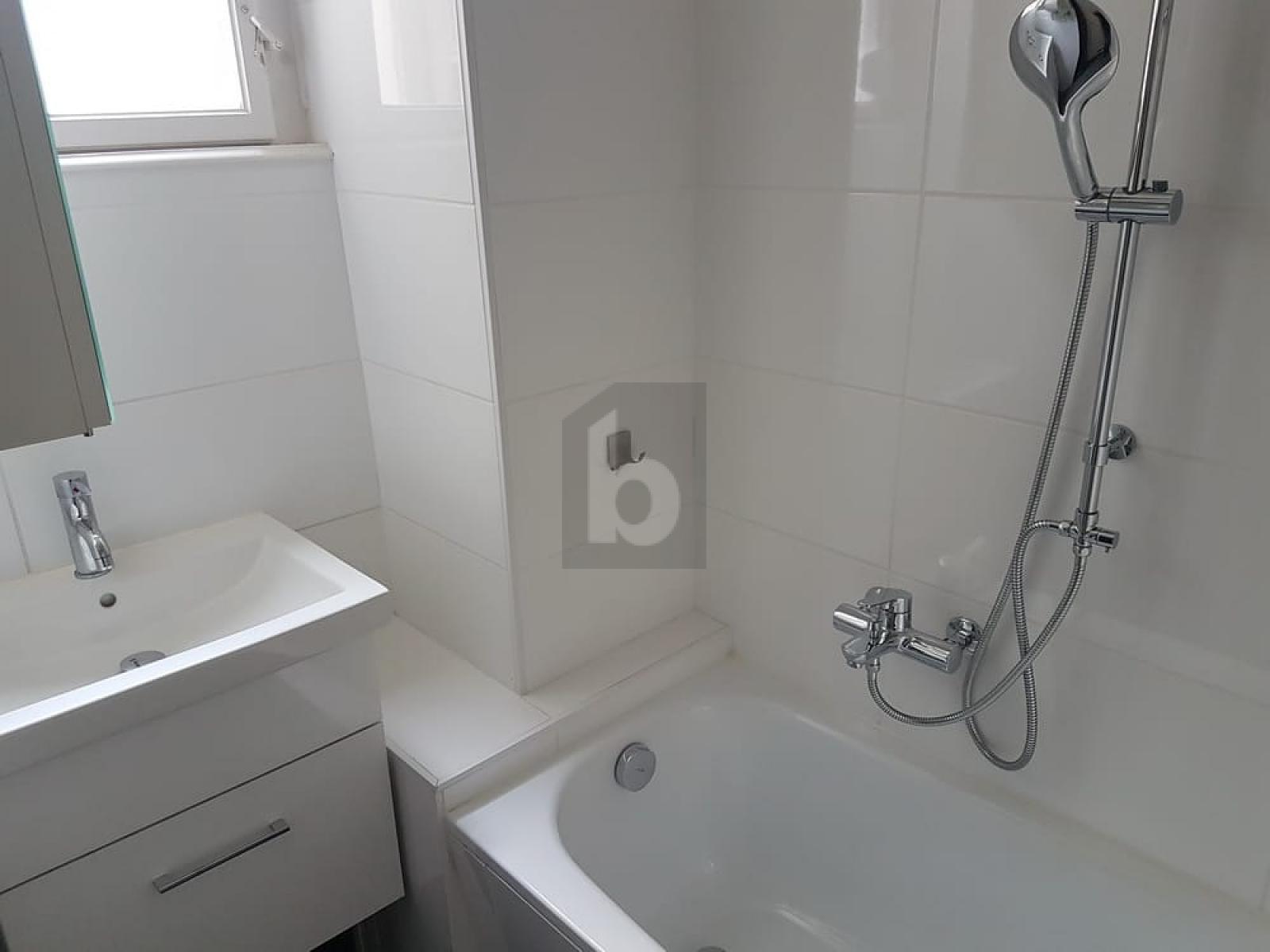 LICHTDURCHFLUTET MIT HOHEN DECKEN - 2