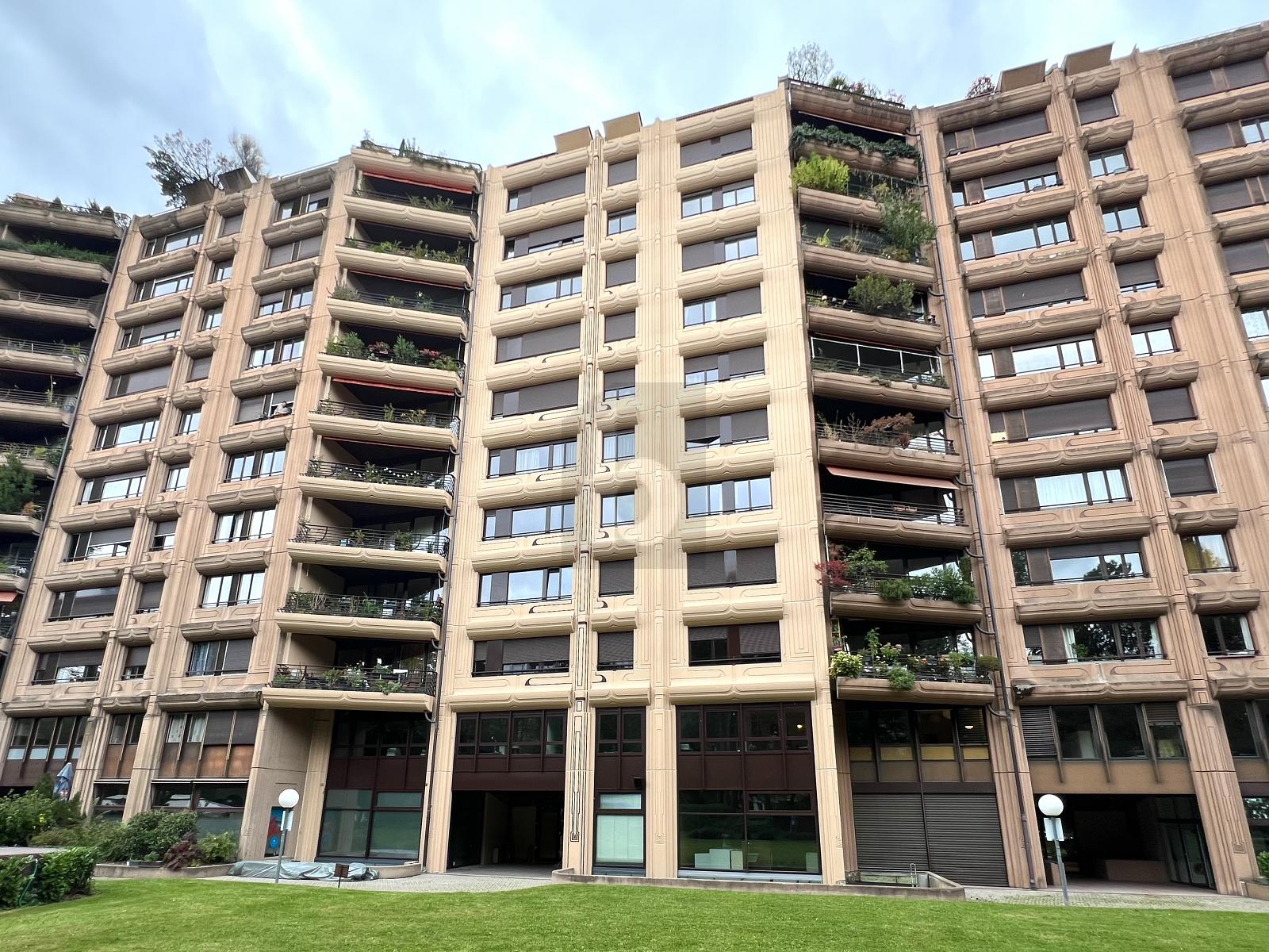 BUREAU ENSOLEILLÉ PRIVÉ AU CALME FACE AUX ARBRES - 1