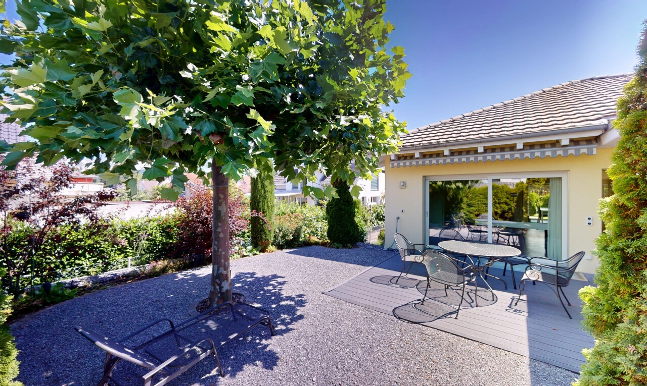 Elegantes Einfamilienhaus mit gepflegtem Garten und Einliegerwohnung - 2