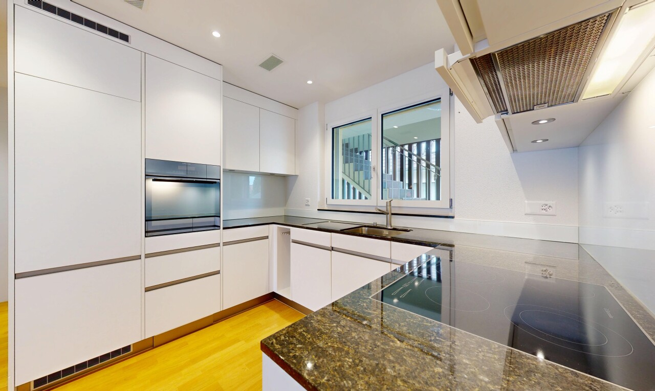 Sehr gepflegte 2.5-Zimmer Wohnung mit gedecktem Balkon an ruhiger Lage - 3