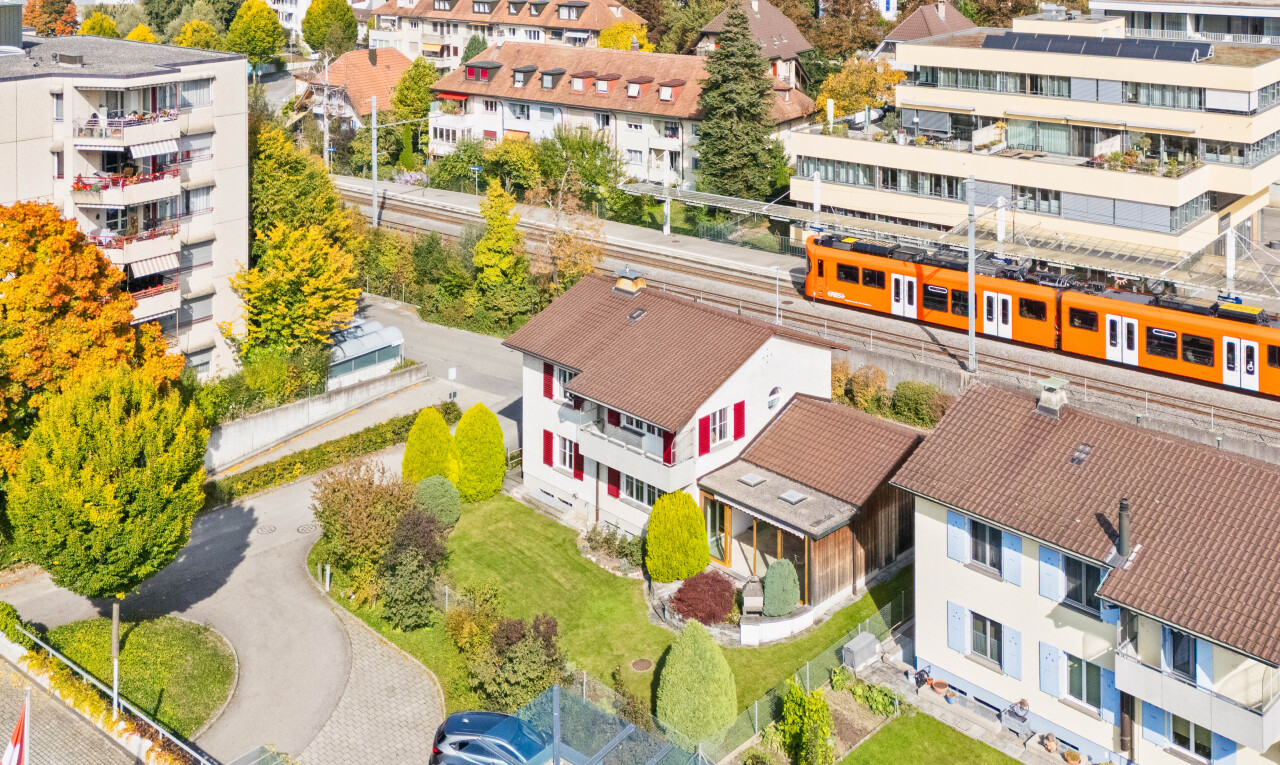 Freistehendes Einfamilienhaus mit Potenzial im Zentrum von Ittigen - 0