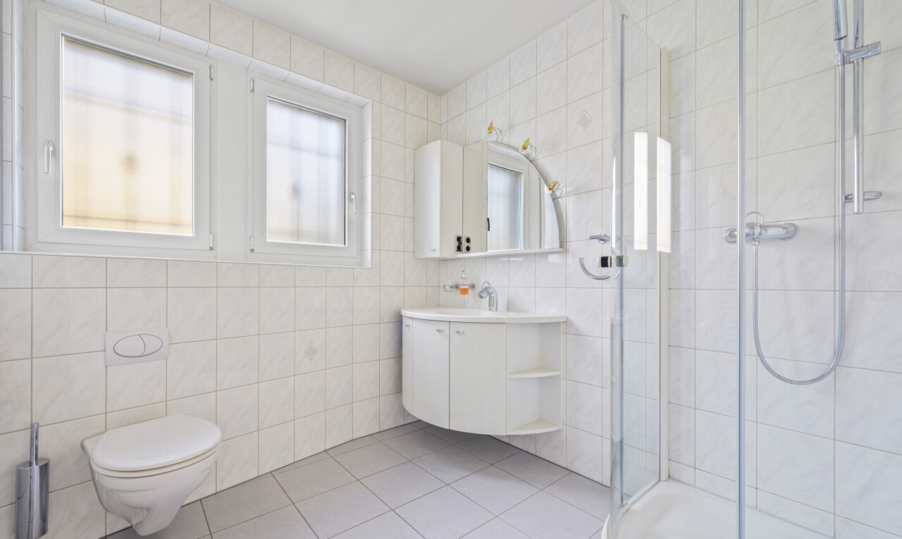 Freistehendes Einfamilienhaus mit Potenzial im Zentrum von Ittigen - 8