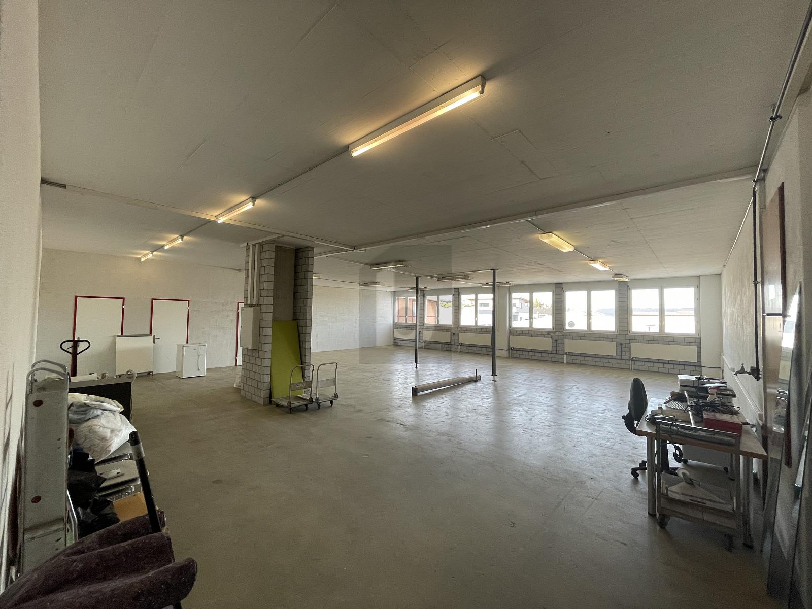 GROSS UND AN IDEALER LAGE - 0