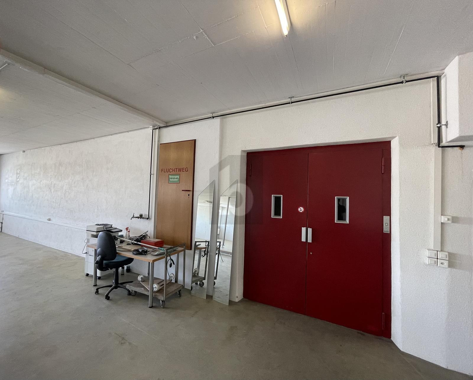 GROSS UND AN IDEALER LAGE - 1