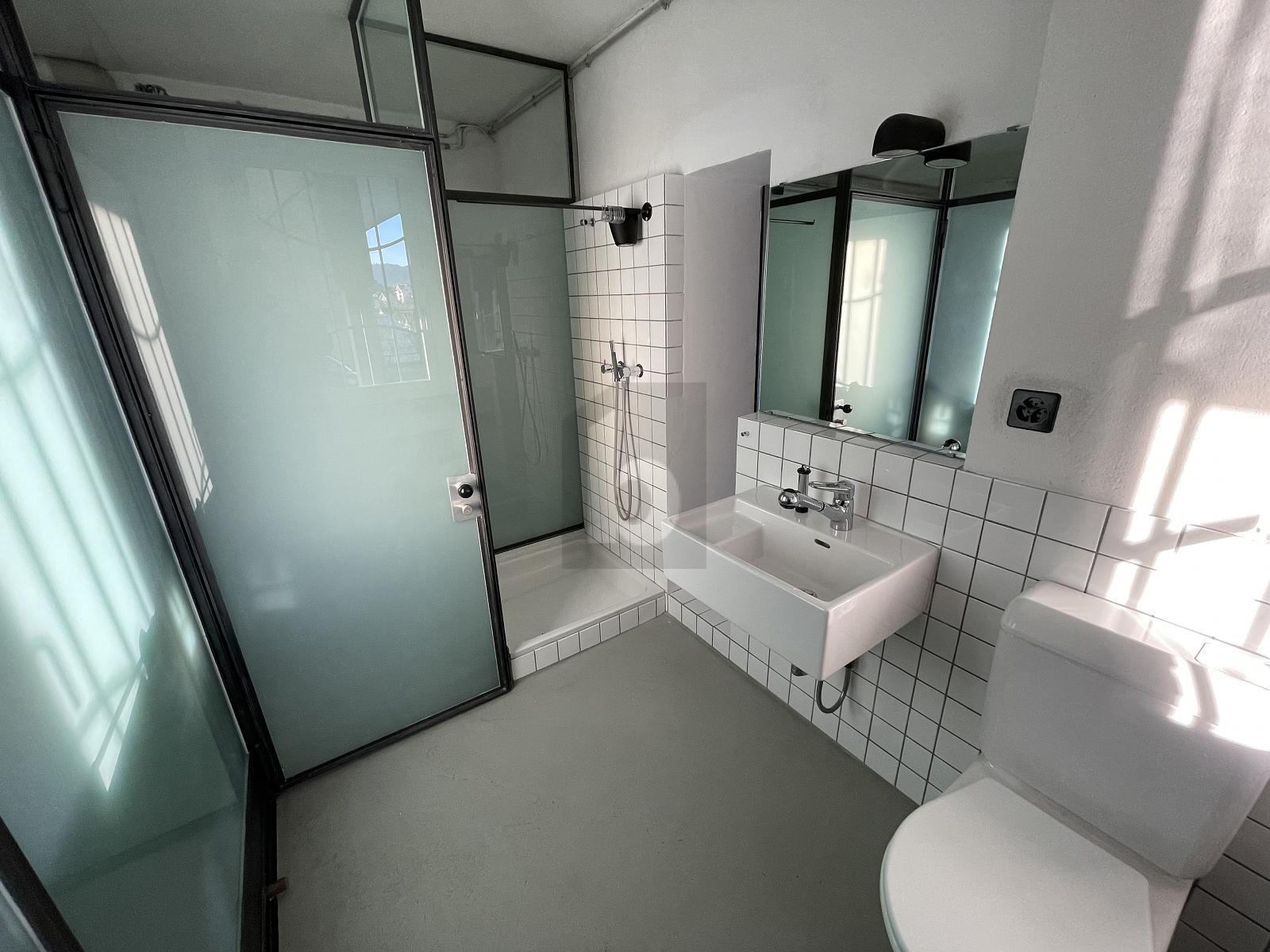 EBENERDIG AN ZENTRALER LAGE - 4