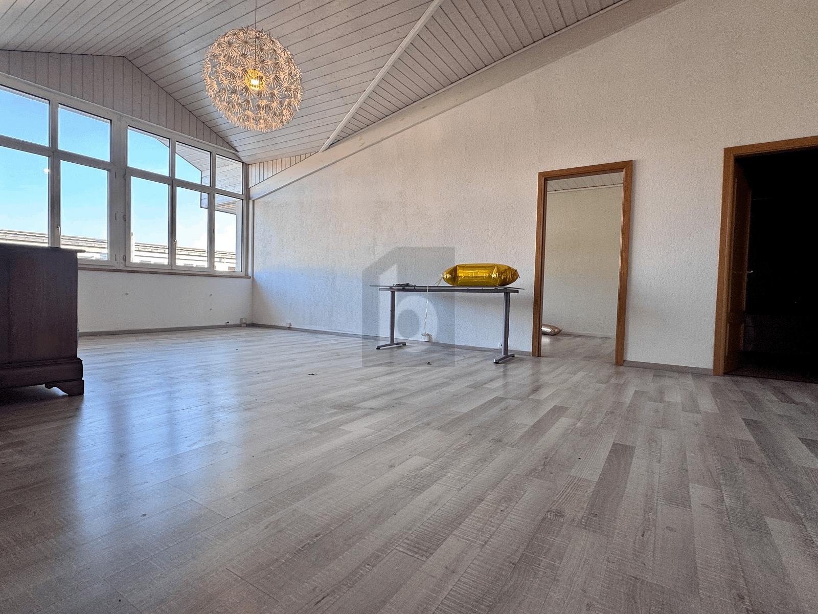 SPACIEUX BUREAUX AVEC CUISINE ET SDB - 1