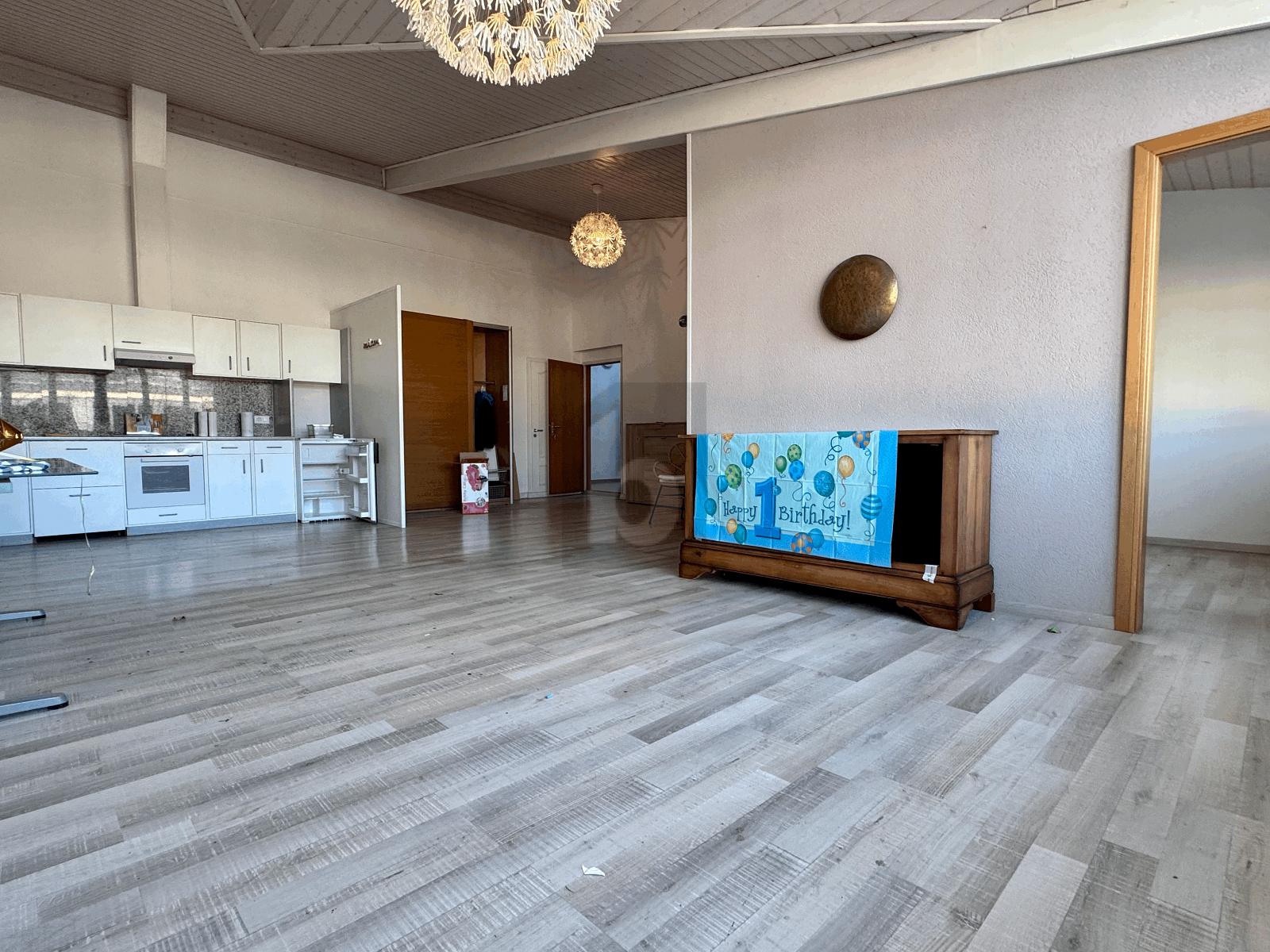 SPACIEUX BUREAUX AVEC CUISINE ET SDB - 2