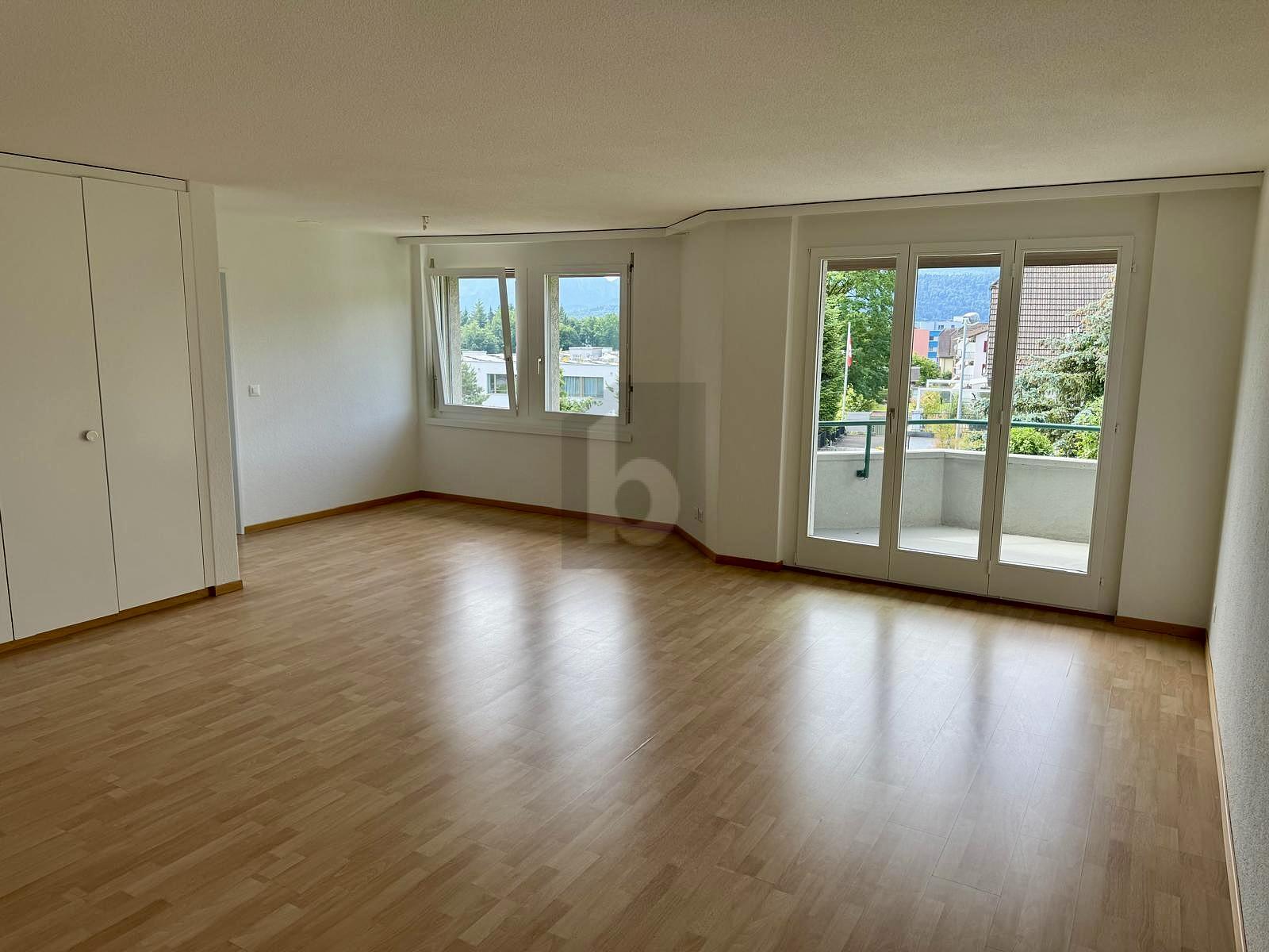 ZENTRAL MIT AUSBLICK - 0