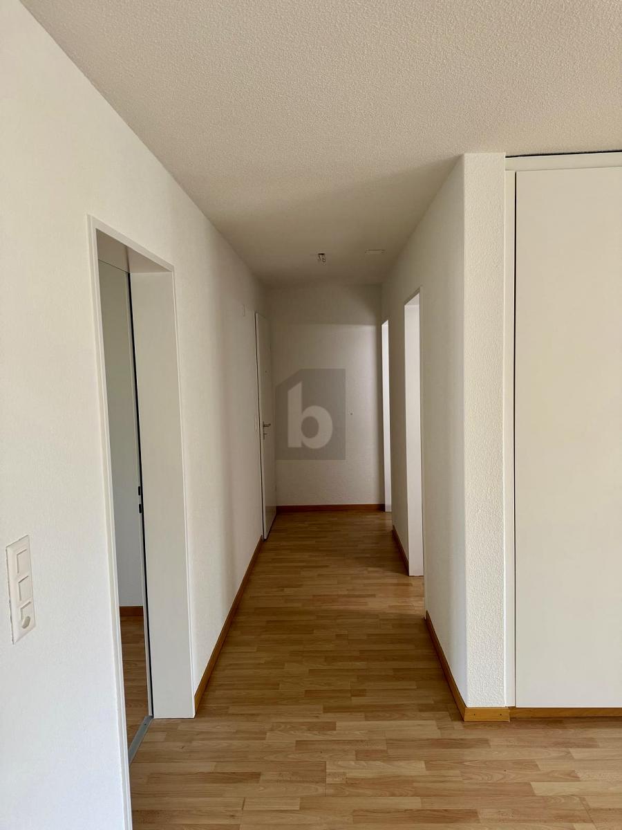 ZENTRAL MIT AUSBLICK - 2