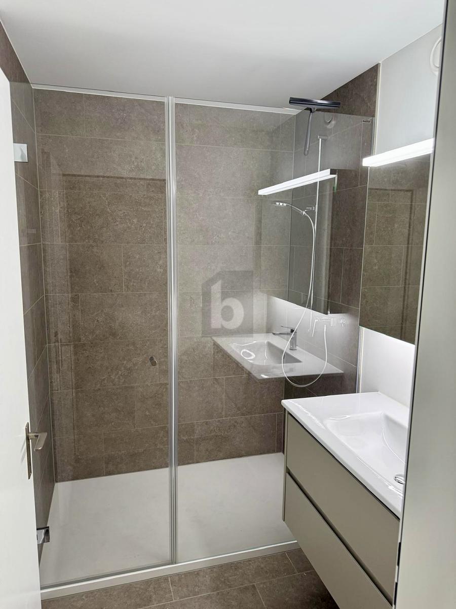 ZENTRAL MIT AUSBLICK - 3