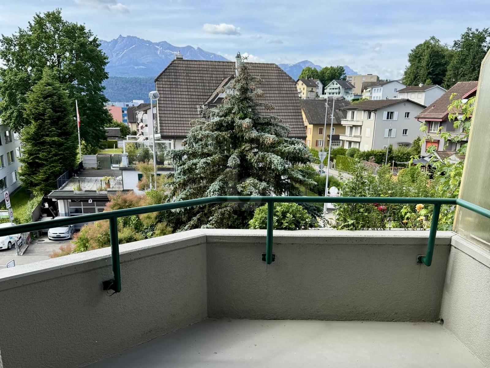 ZENTRAL MIT AUSBLICK - 4