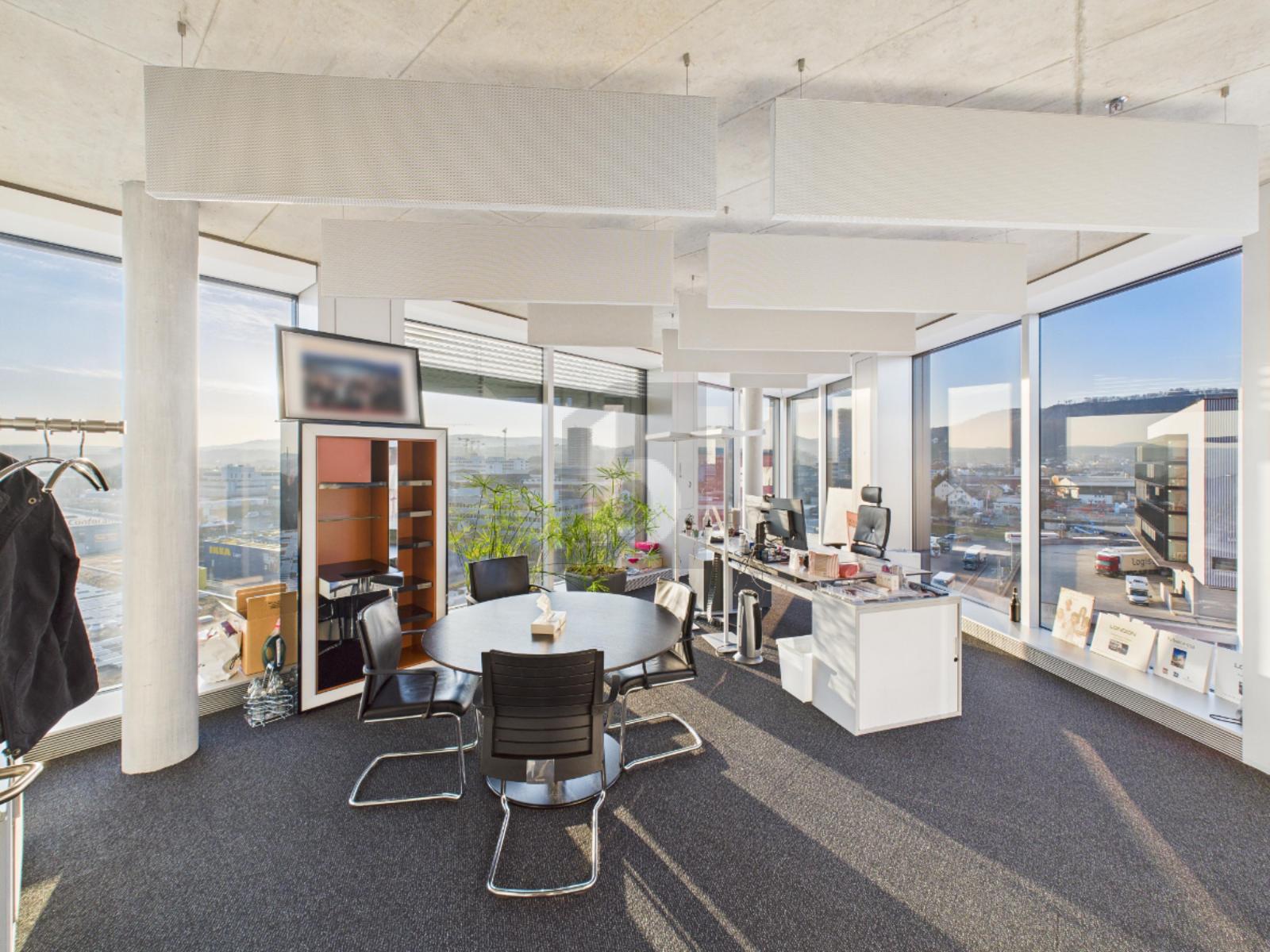 LICHTDURCHFLUTET UND MODERN MIT EINZELBÜROS - 4