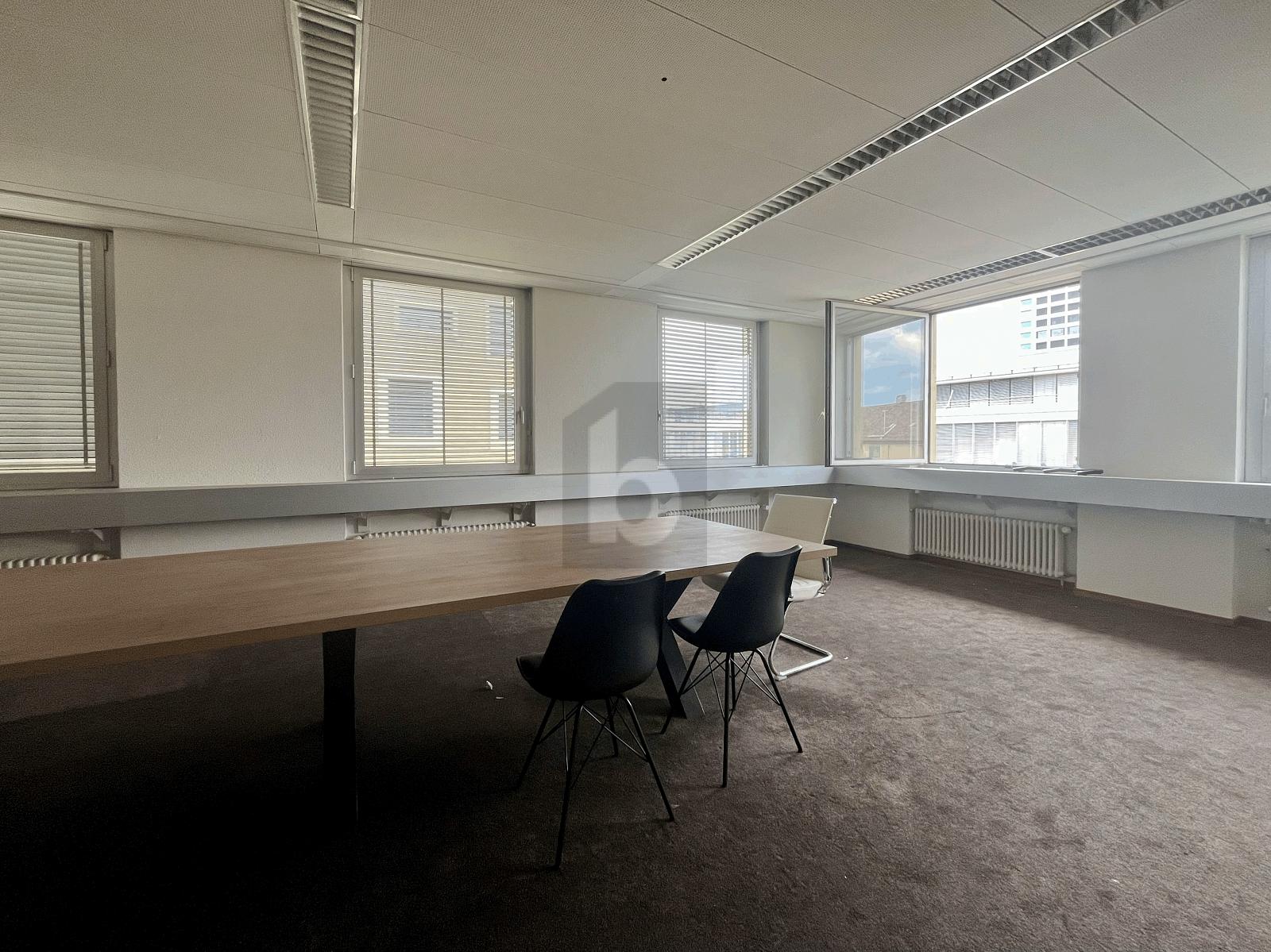 GROSSZÜGIG AN ZENTRALER LAGE - 4