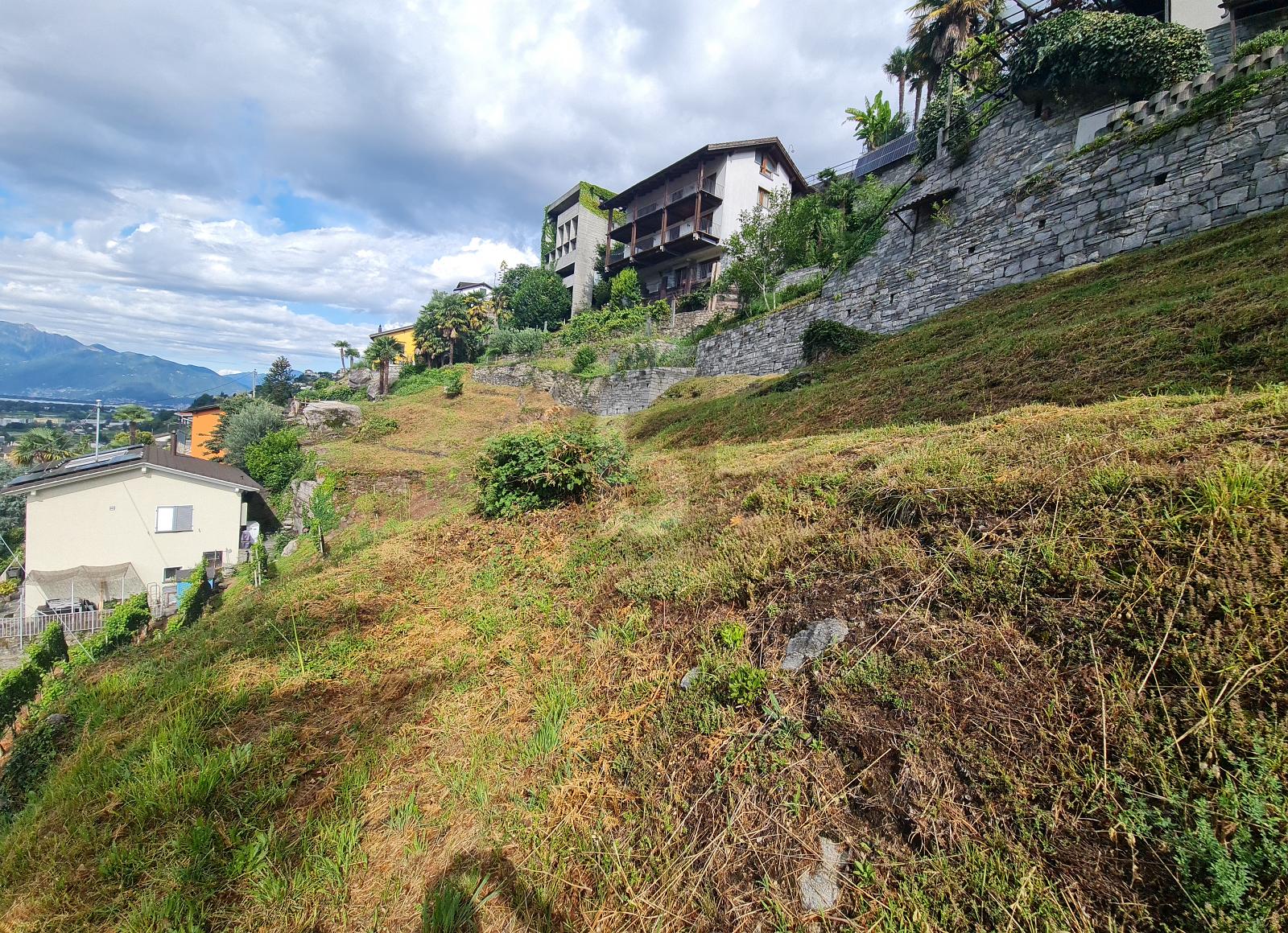 SOLEGGIATO E TRANQUILLO CON VISTA - 2