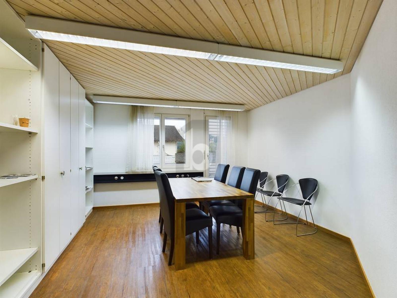 ZENTRAL UND RÄPRESTANTATIV - 0