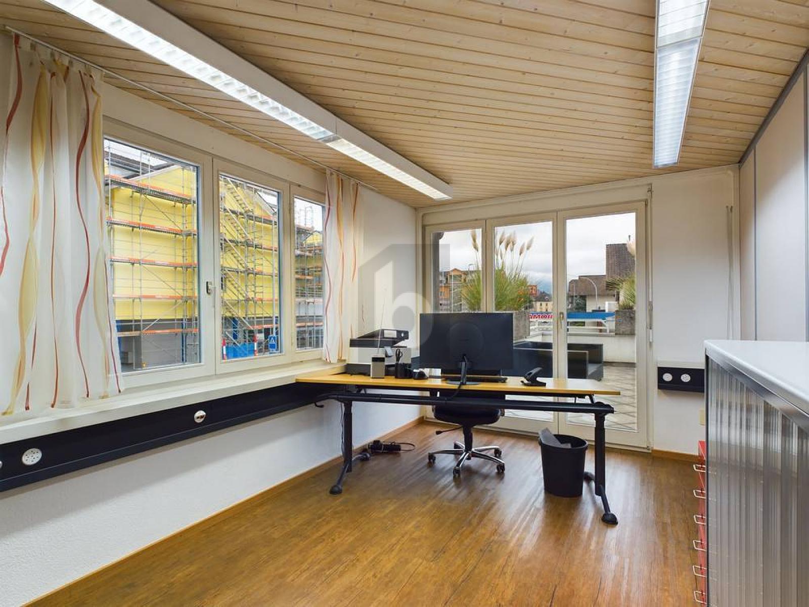 ZENTRAL UND RÄPRESTANTATIV - 1