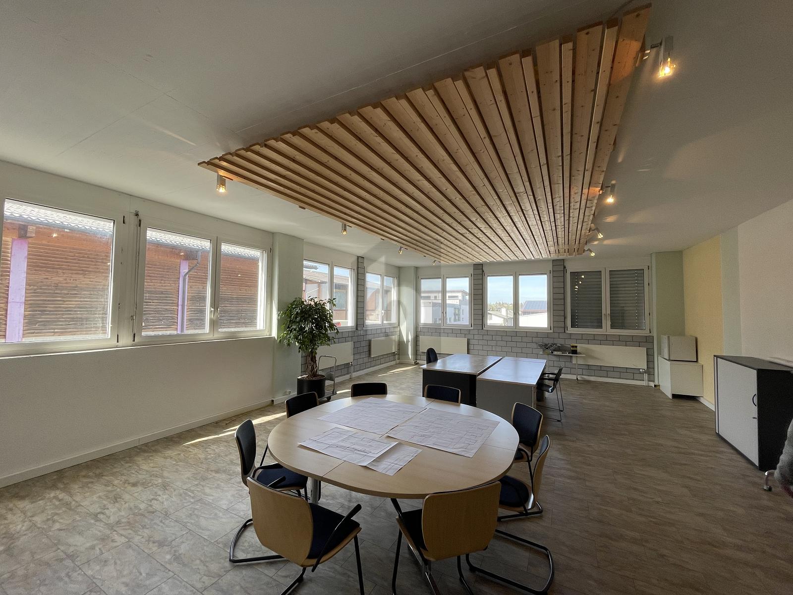 HELL UND GROSS AN IDEALER LAGE - 0