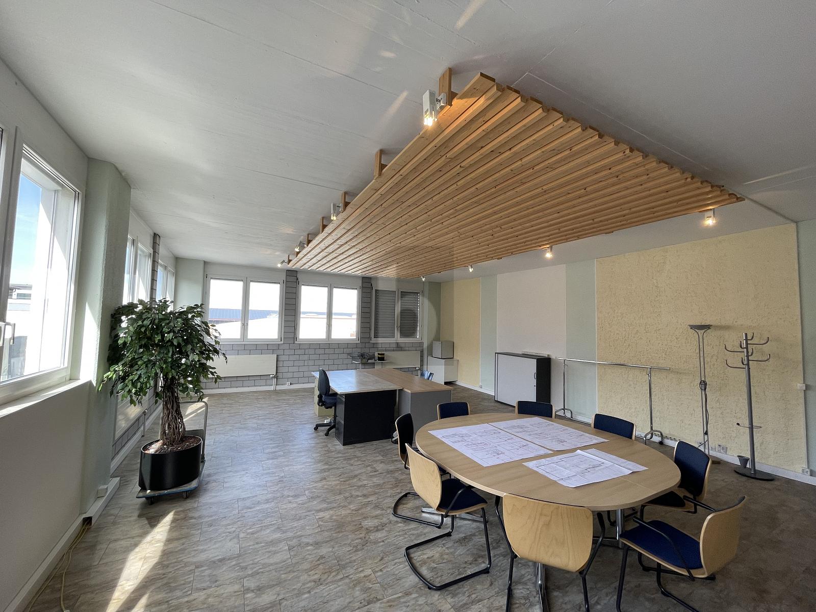 HELL UND GROSS AN IDEALER LAGE - 1