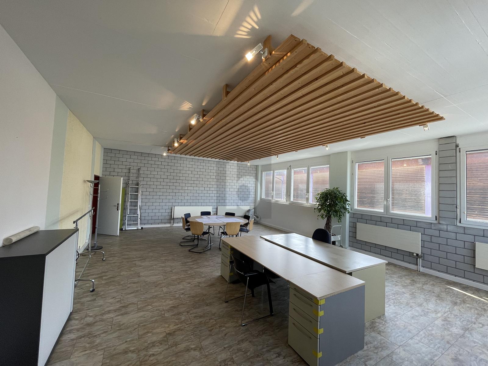 HELL UND GROSS AN IDEALER LAGE - 3