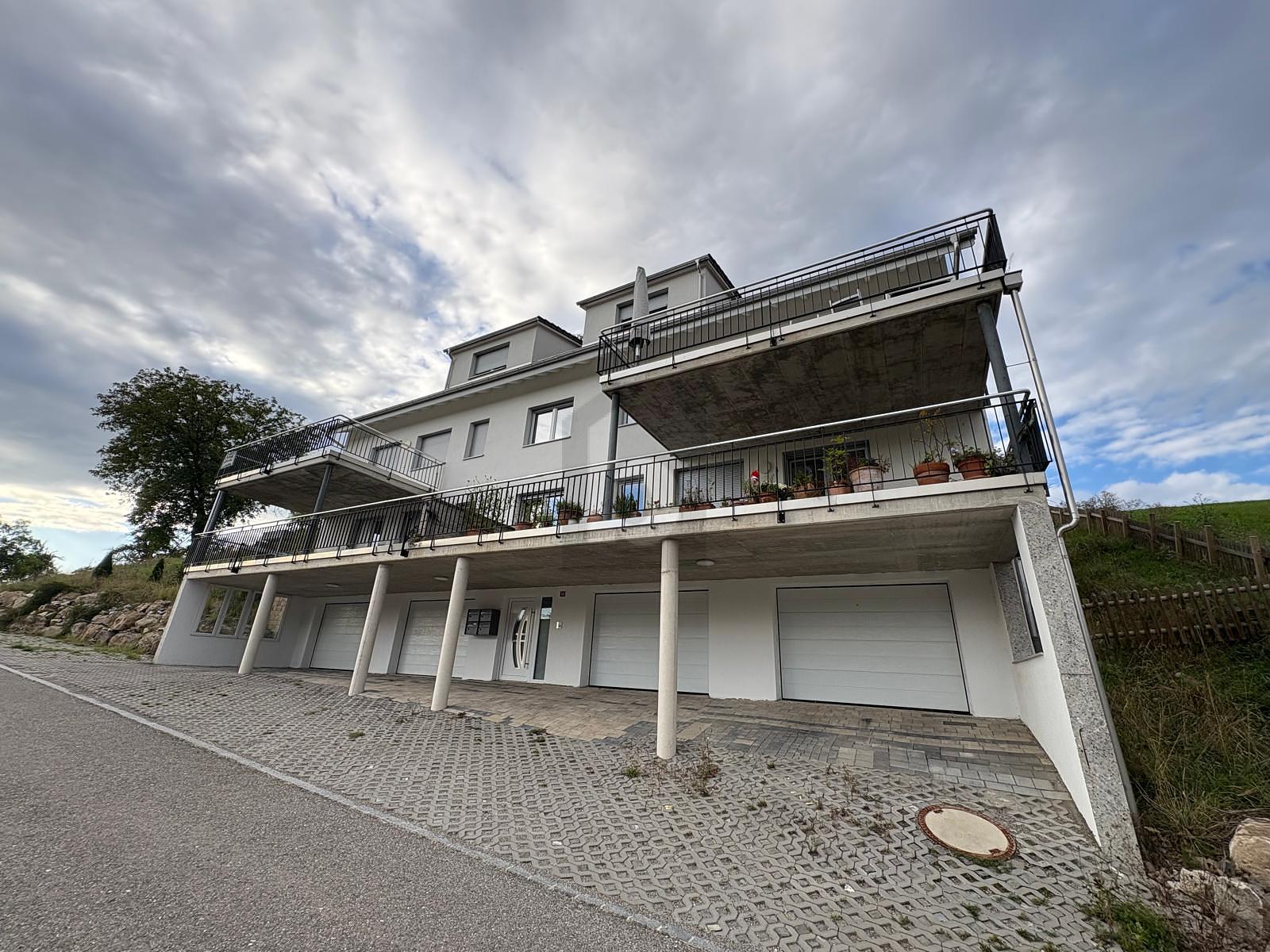 HOCHWERTIG AN RUHIGER LAGE MIT WEITSICHT! - 0