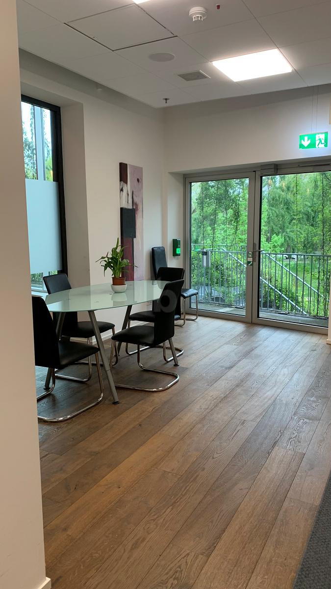 GROSSZÜGIG MIT EIGENER KÜCHE - 2