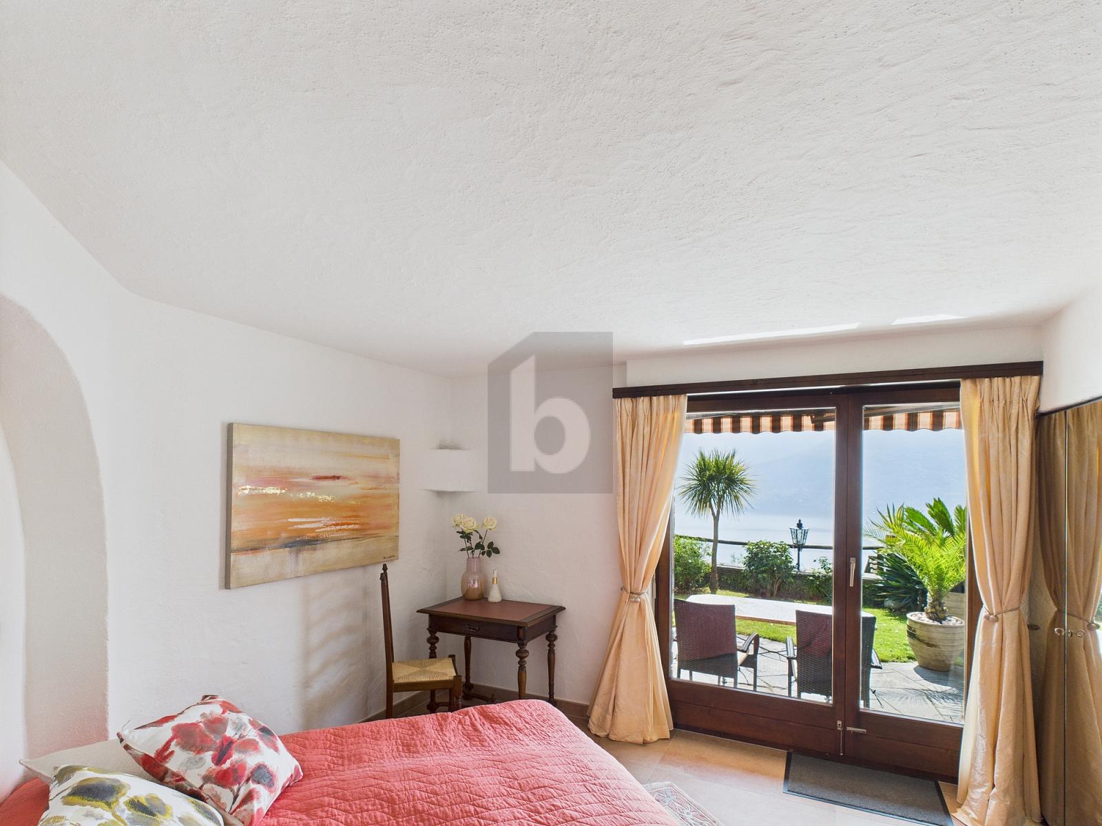 ELEGANTE CON GIARDINO E MERAVIGLIOSA VISTA LAGO - 2