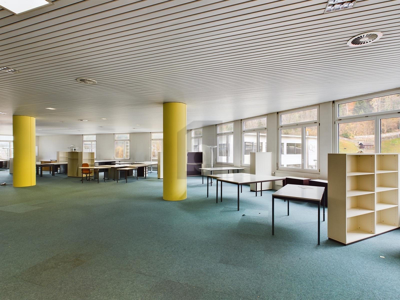 GROSS ZUM ATTRAKTIVEN PREIS - 0