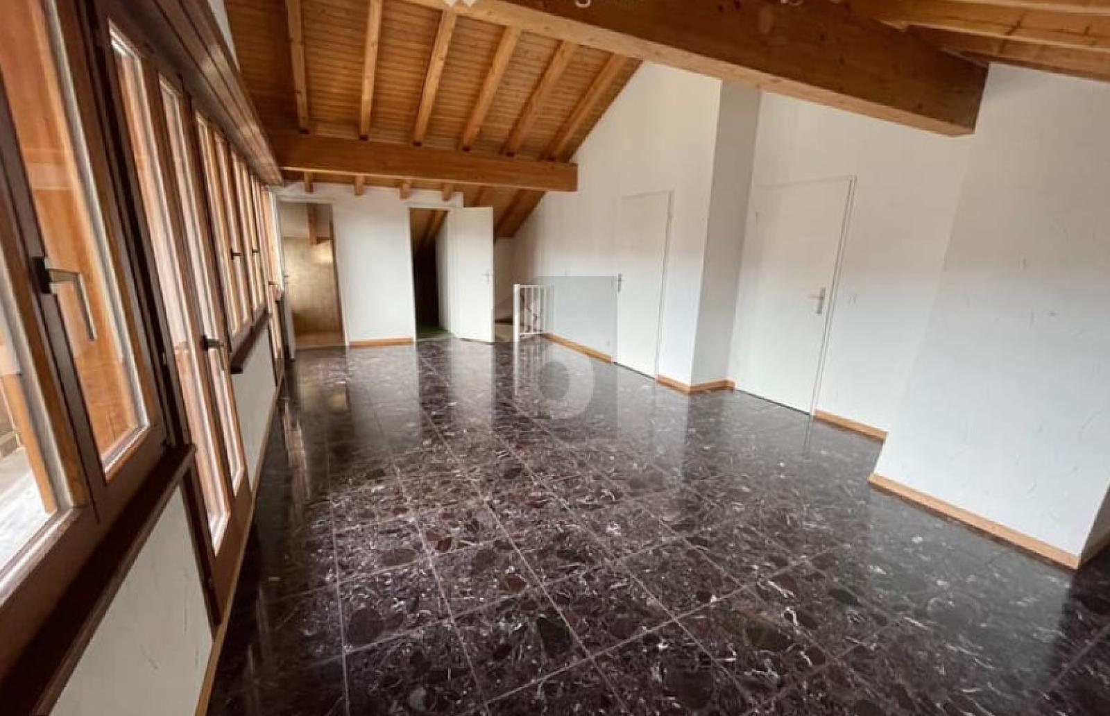 SEHR GROSSZÜGIGER GRUNDRISS MIT ZWEI BALKONEN - 2