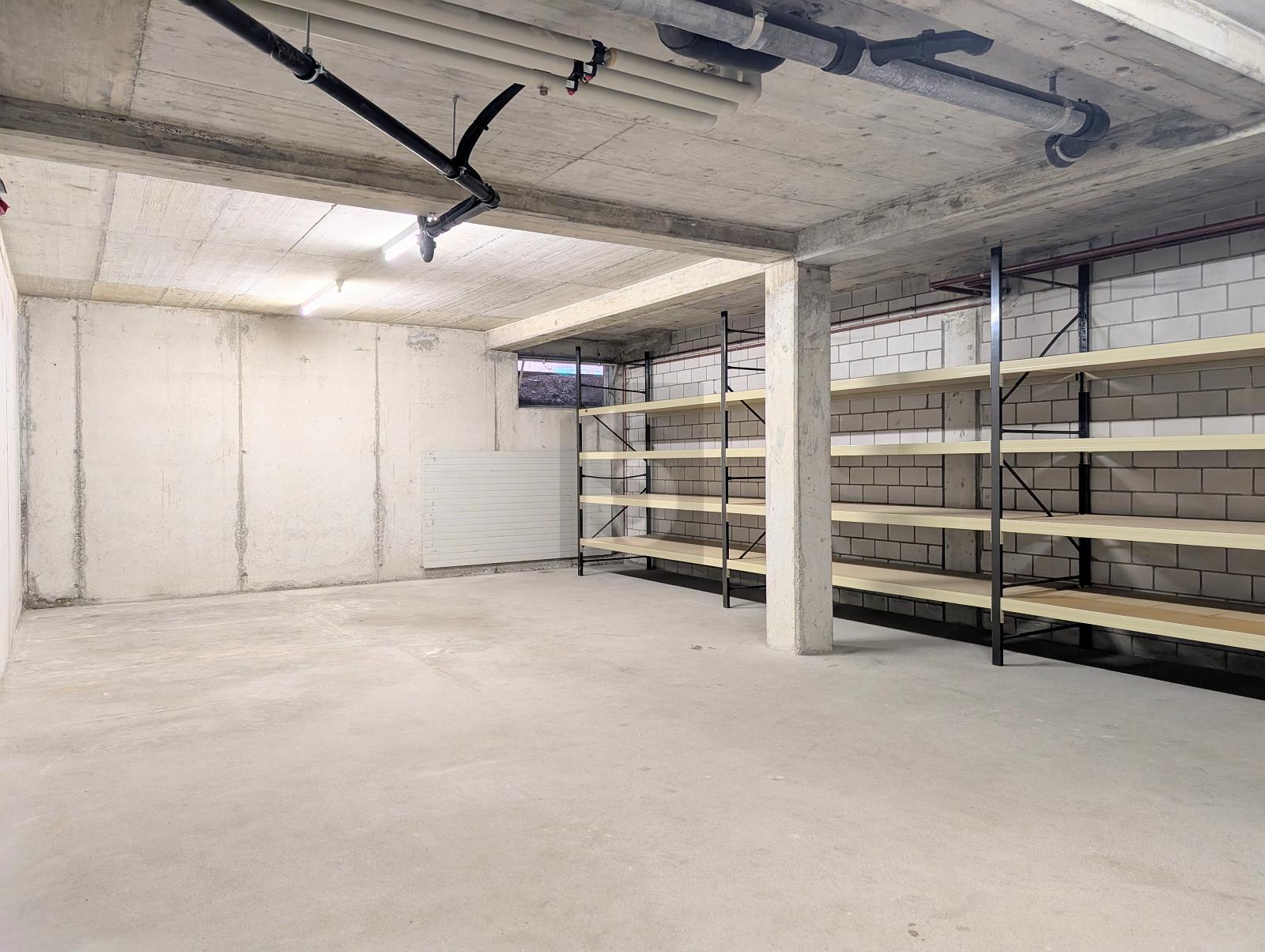 VIELSEITIG EINSETZBAR, INKLUSIVE NEBENKOSTEN - 0