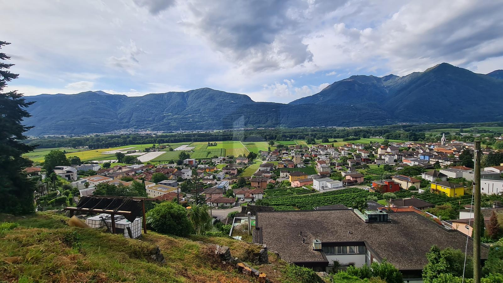 TRANQUILLO E SOLEGGIATO CON VISTA - 0