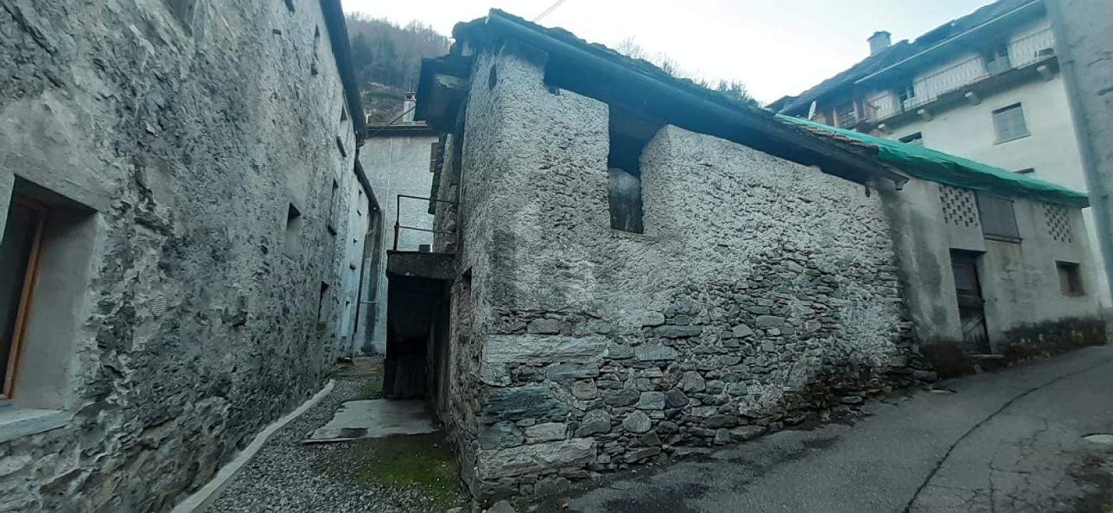 RUSTICO DA RISTRUTTURARE - 1