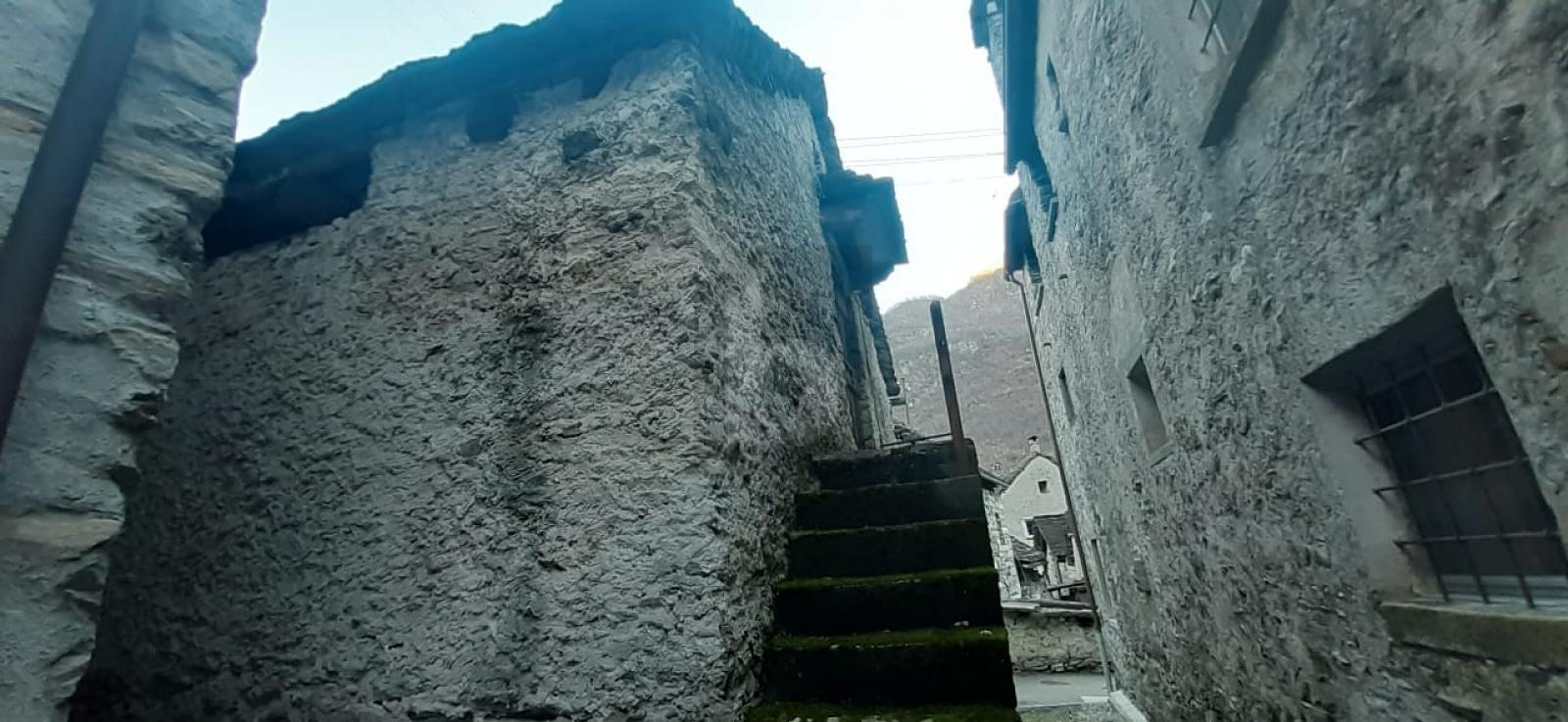 RUSTICO DA RISTRUTTURARE - 3