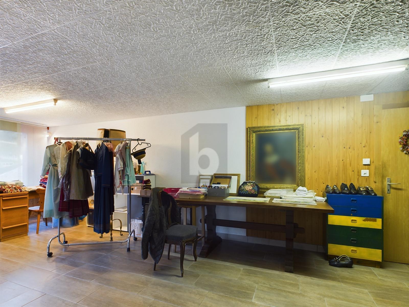 GROSSZÜGIG AN GUTER LAGE - 4