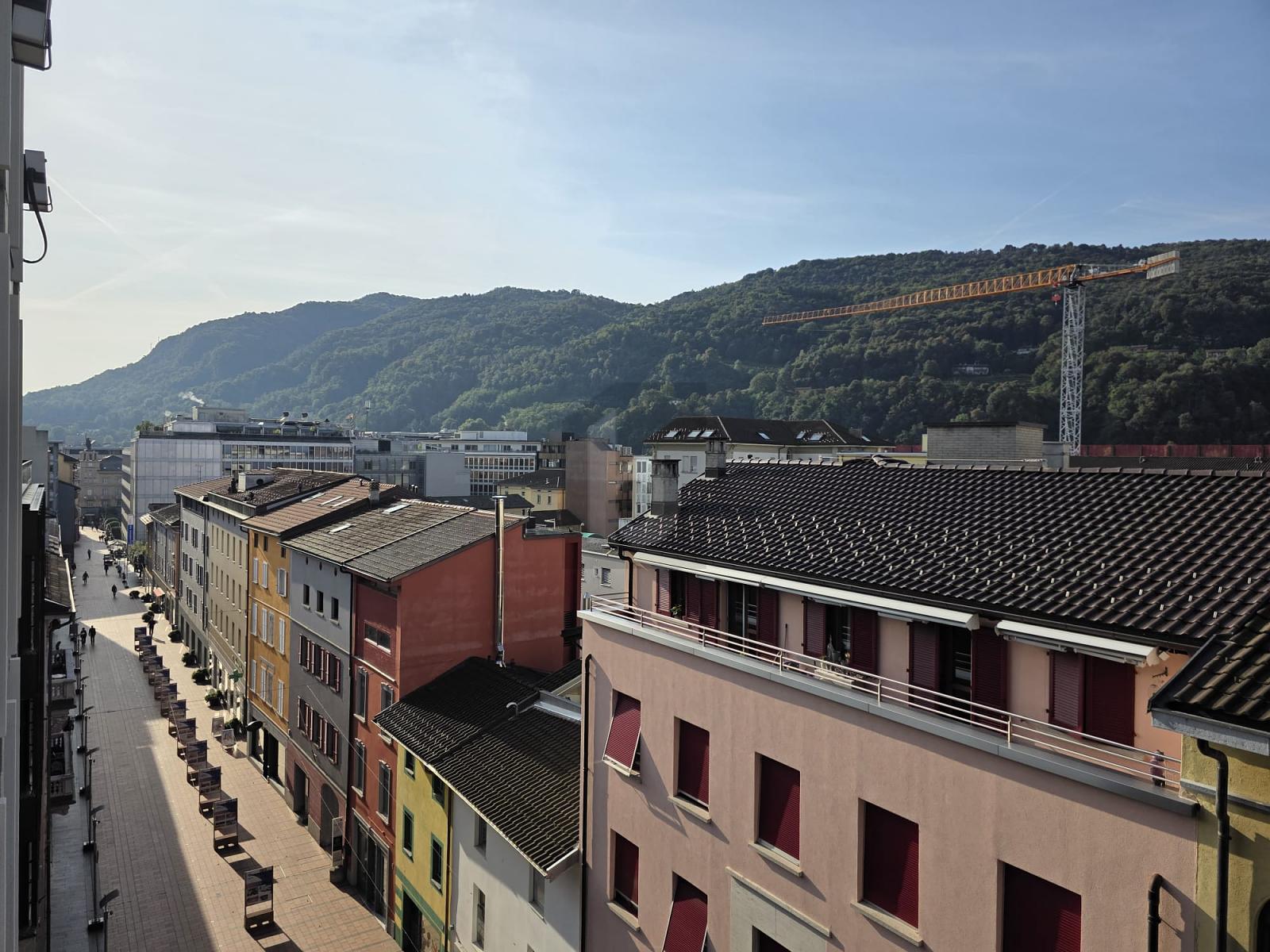 SPAZIOSO E SOLEGGIATO IN POSIZIONE CENTRALE - 0