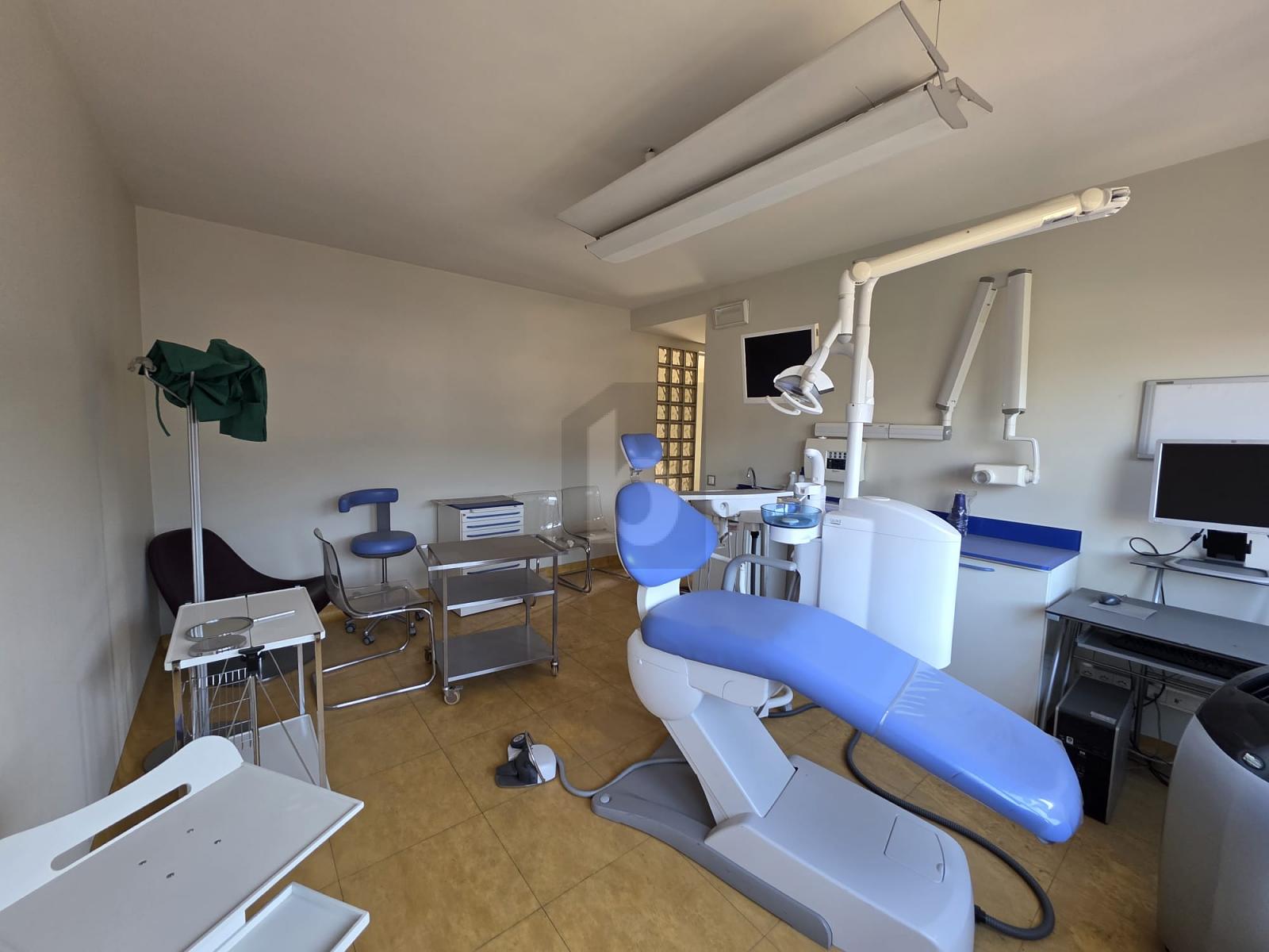 SPAZIOSO E SOLEGGIATO IN POSIZIONE CENTRALE - 2