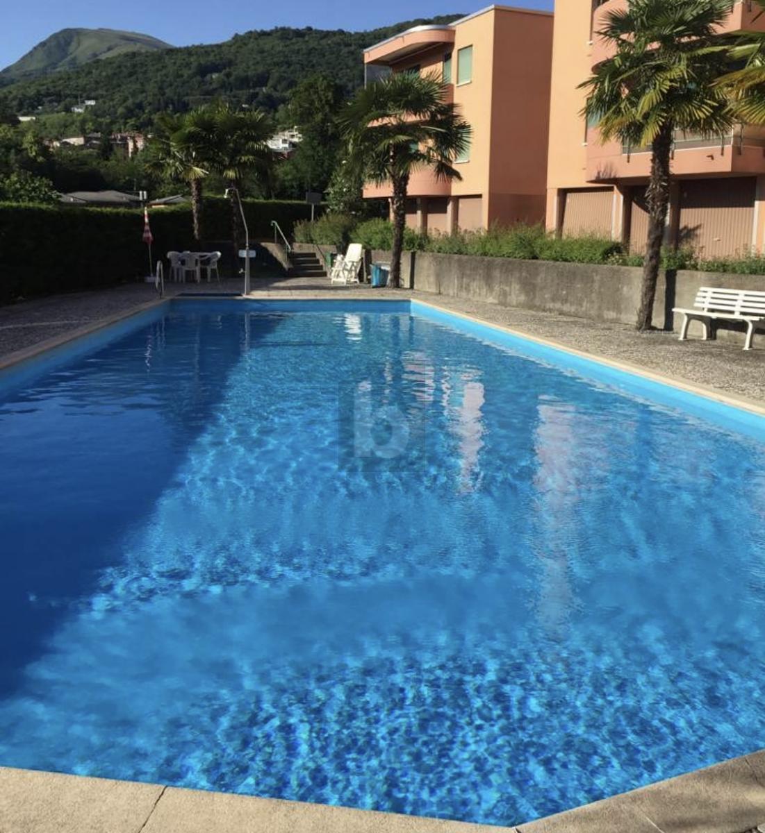 LUMINOSO CON PISCINA - 0